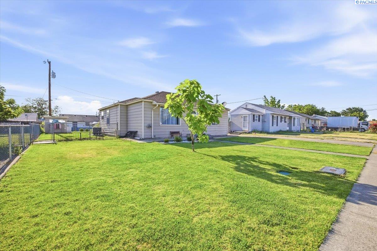 1818 N 11th Ave, Pasco, WA 93301