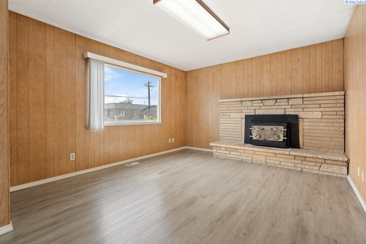 494 S 38th Ave, West Richland, WA 99353-5166