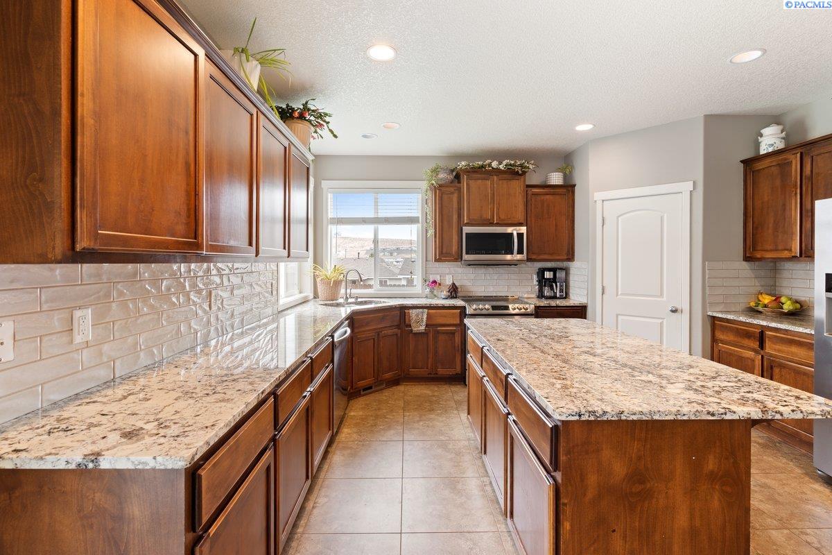 3728 S Lincoln St, Kennewick, WA 99338