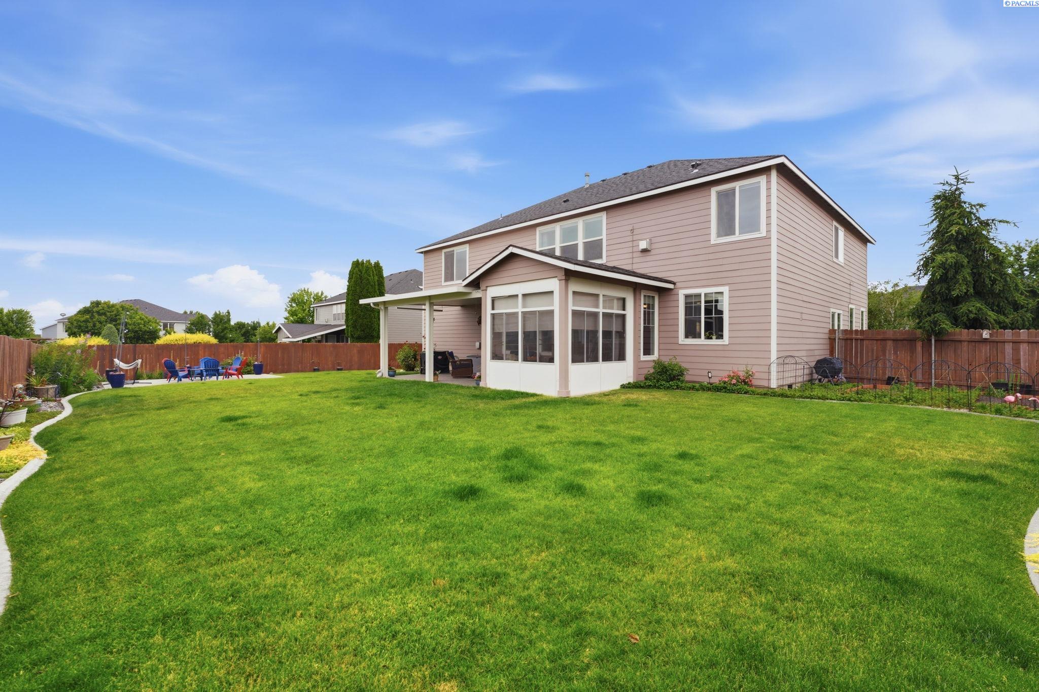 2104 S Sheppard St, Kennewick, WA 99338