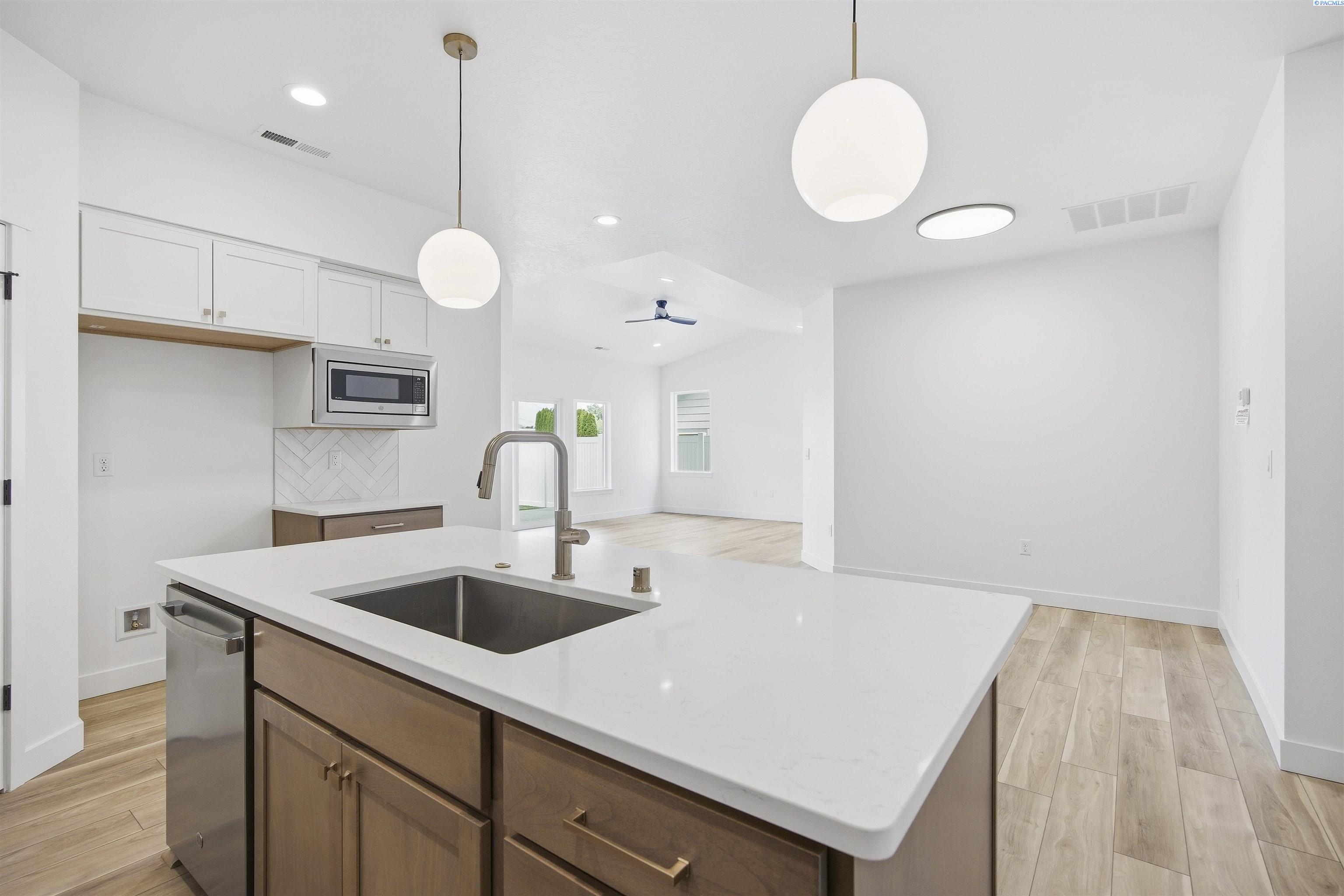 4561 Grove Ct, West Richland, WA 99353