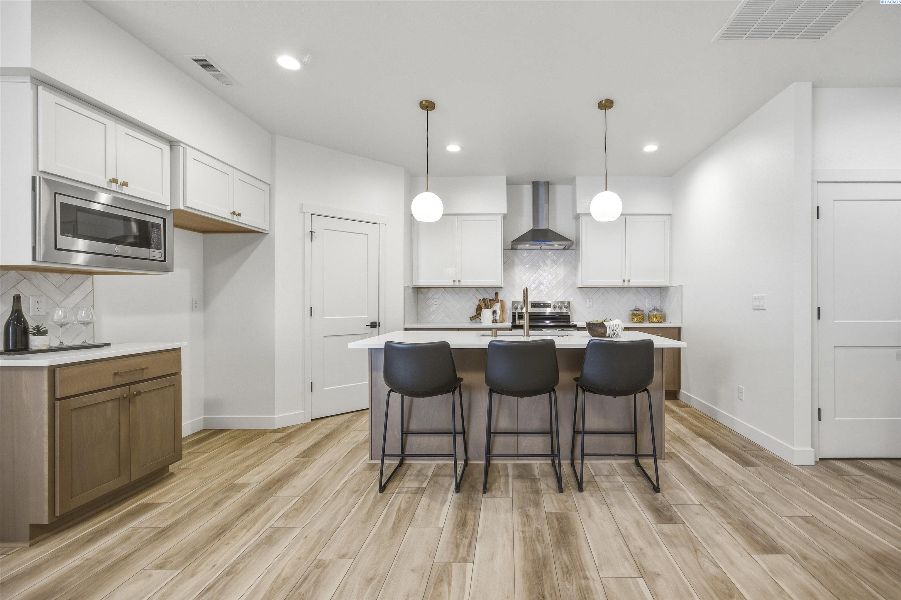 4537 Grove Ct, West Richland, WA 99353