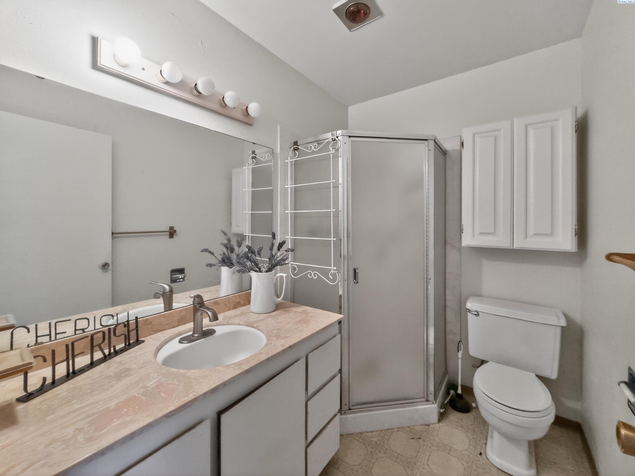 2401 W Canal Dr #D-1, Kennewick, WA 99336