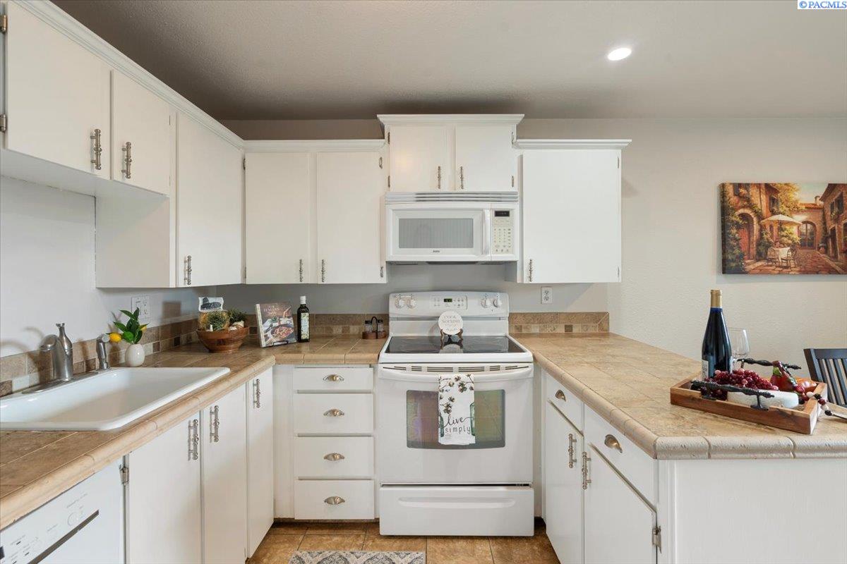 303 Gage Blvd #220 #220, Richland, WA 99352