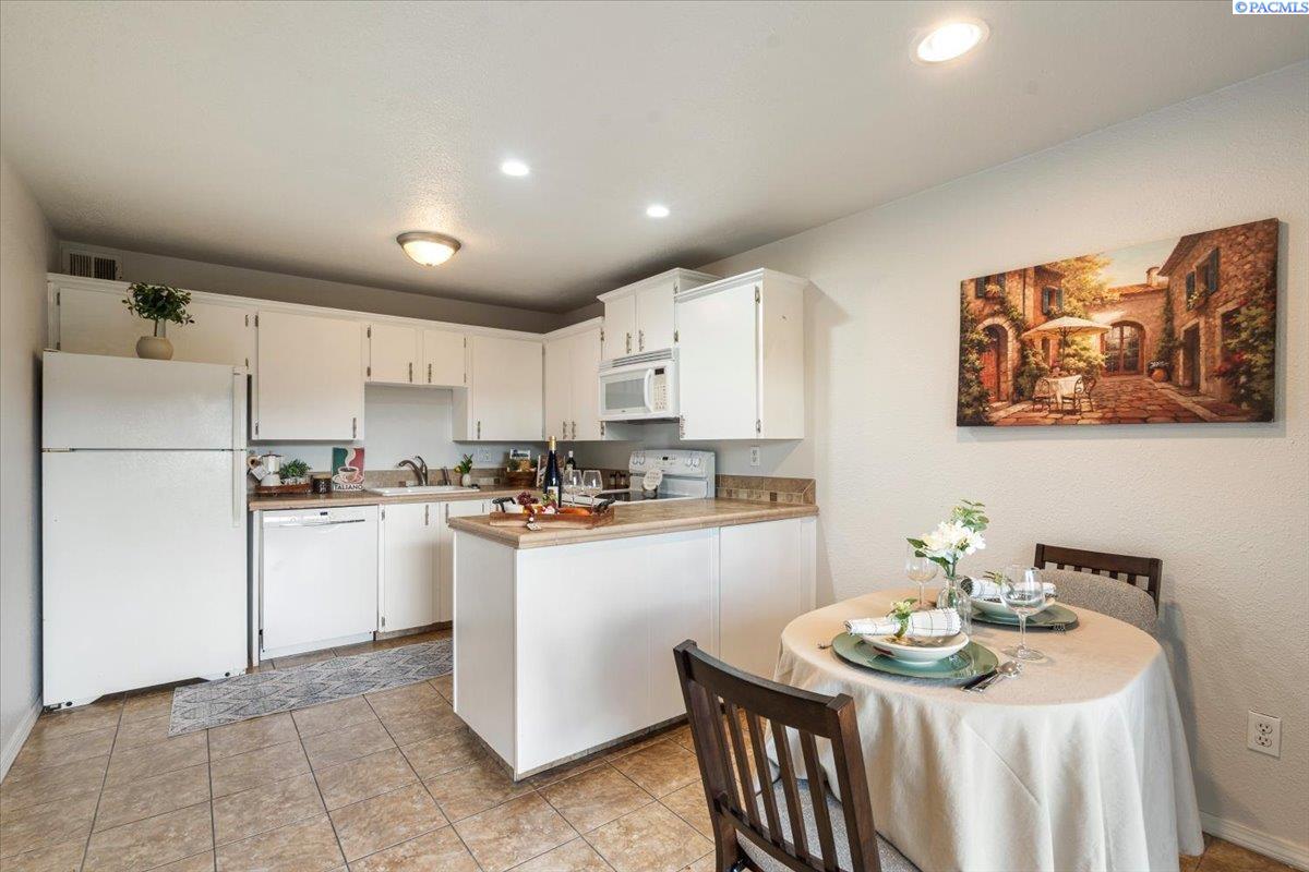 303 Gage Blvd #220 #220, Richland, WA 99352