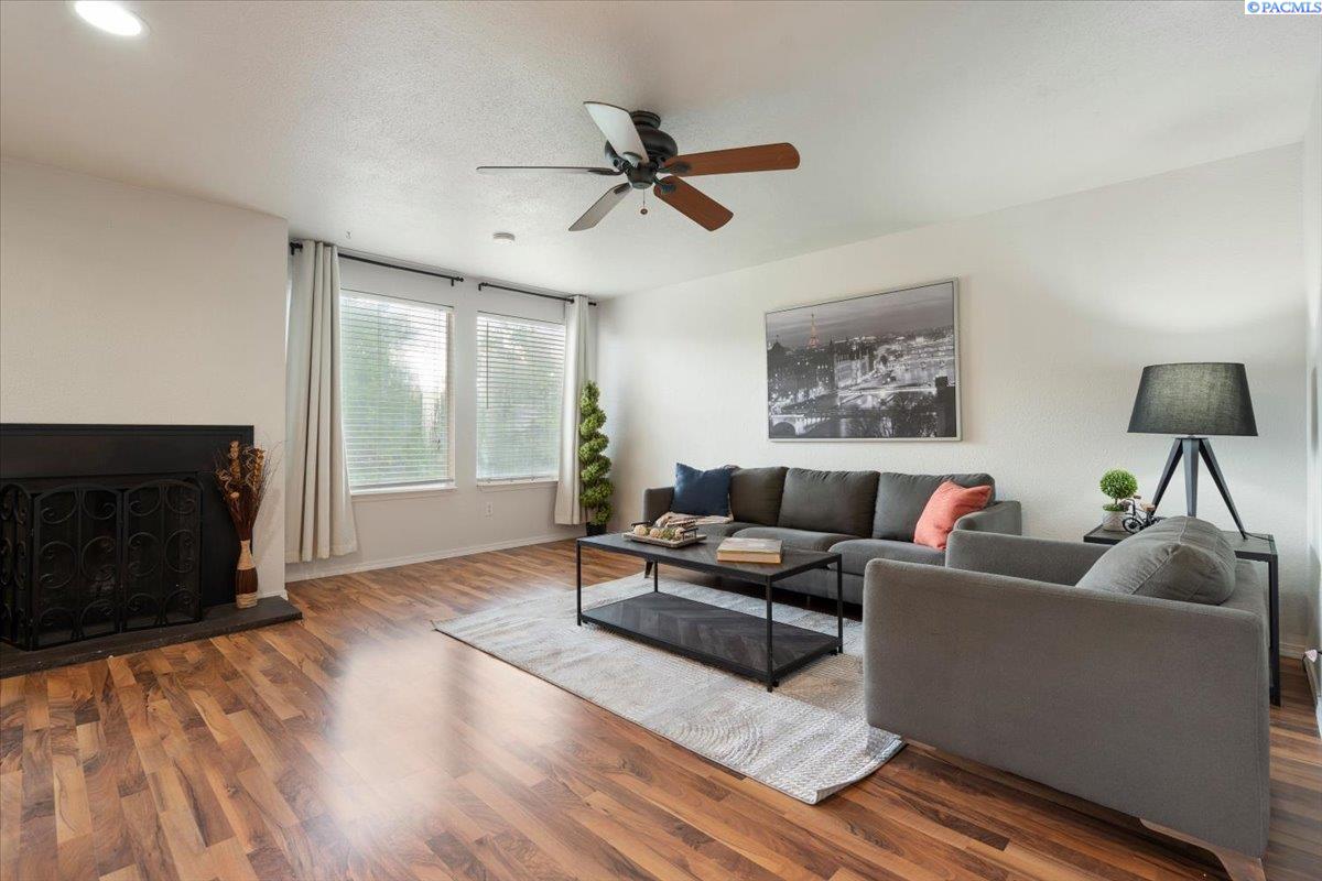 303 Gage Blvd #220 #220, Richland, WA 99352