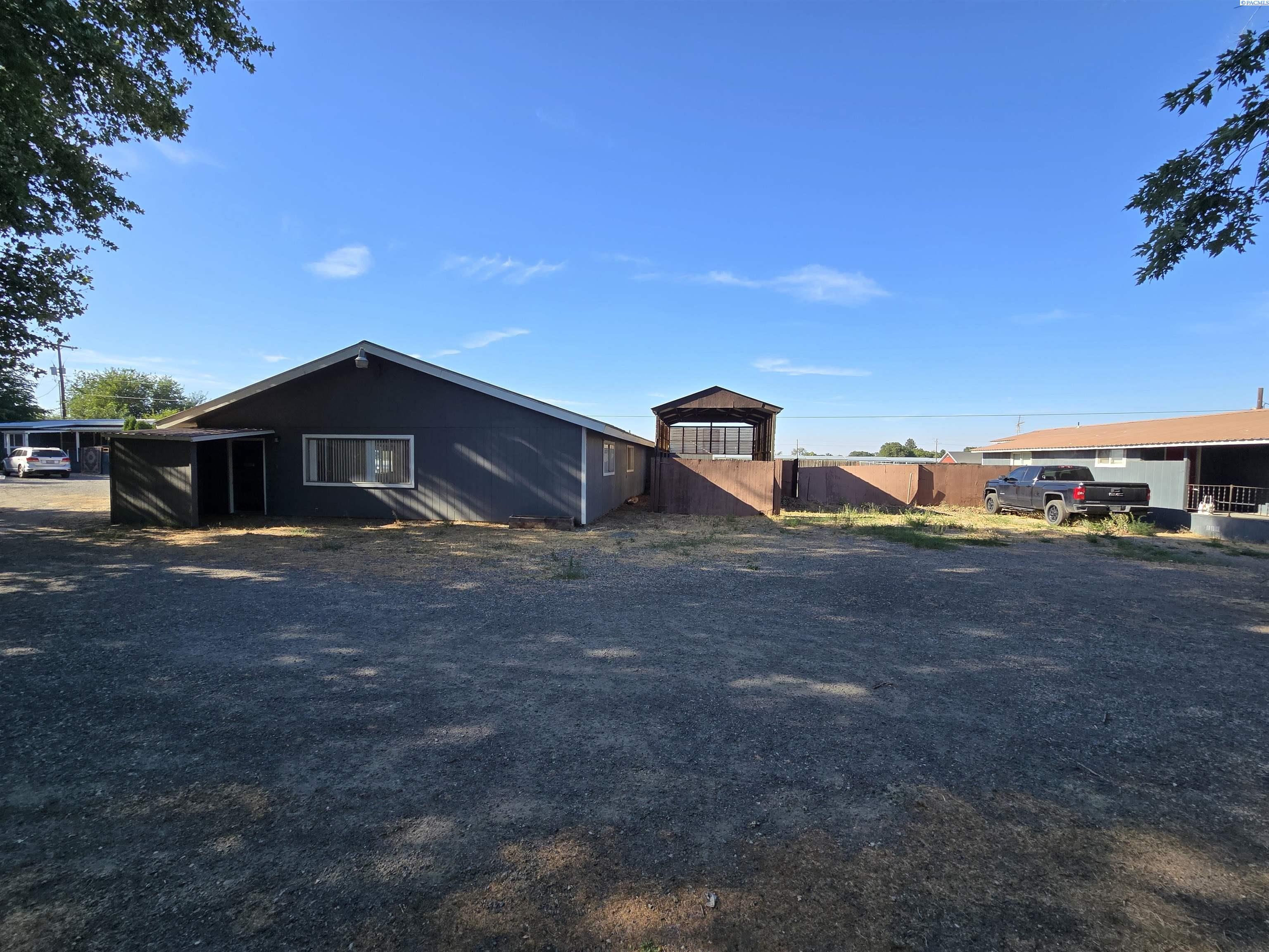 24524 S Oak St, Kennewick, WA 99337
