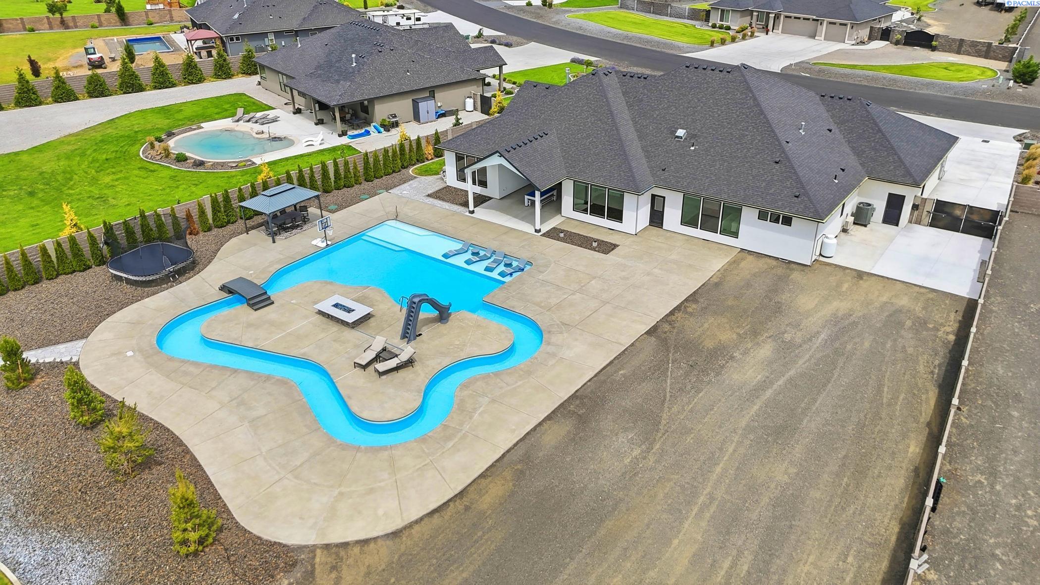 14751 S Furlong Ln, Kennewick, WA 99338