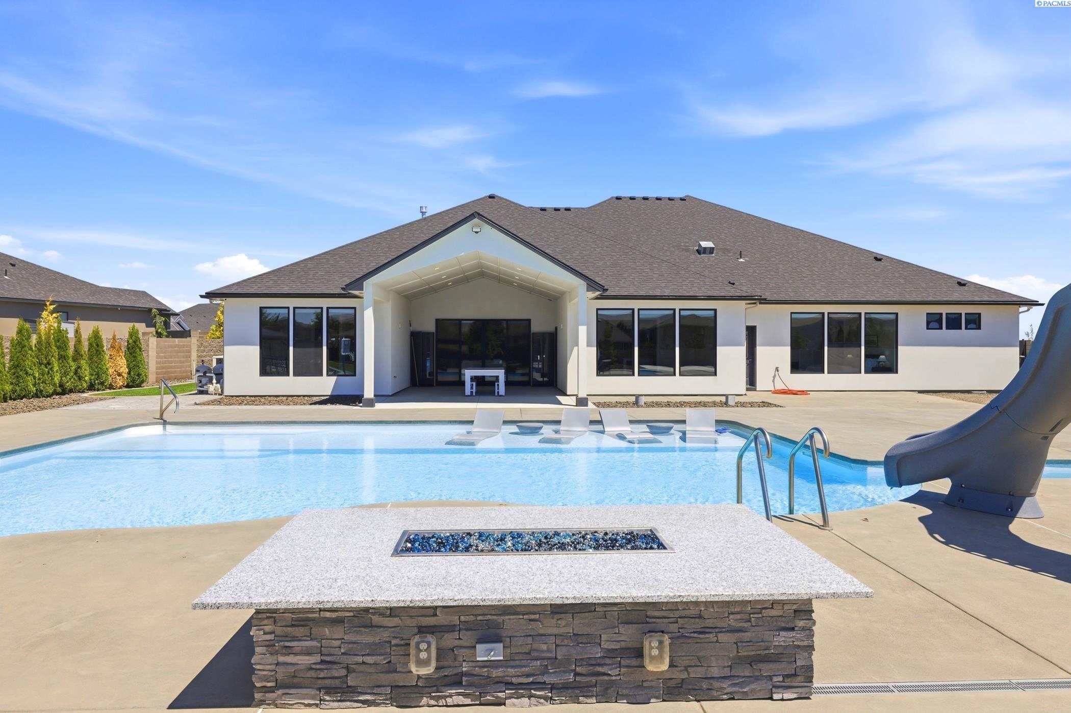14751 S Furlong Ln, Kennewick, WA 99338