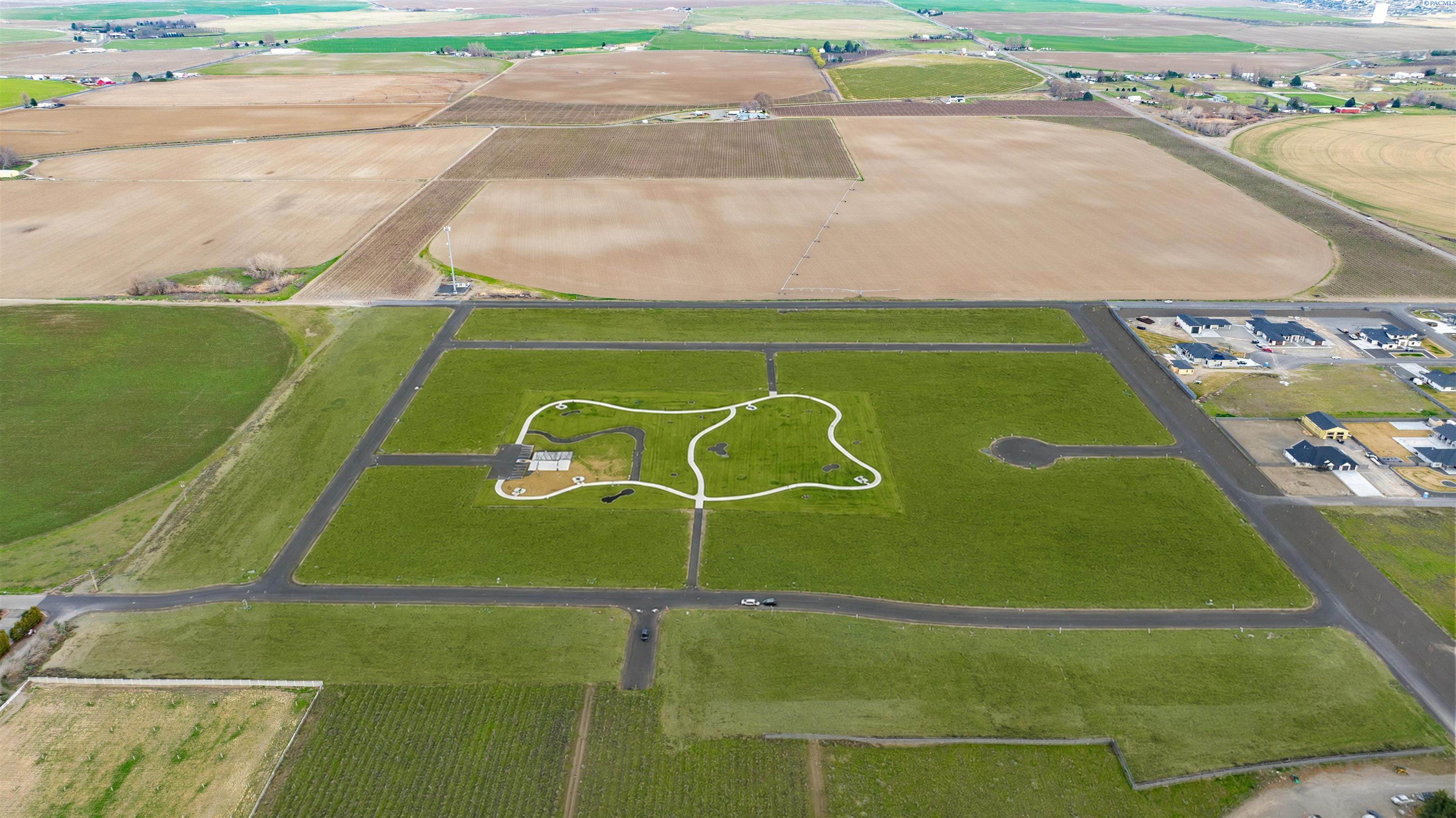8310 Canopy Ct, Pasco, WA 99301