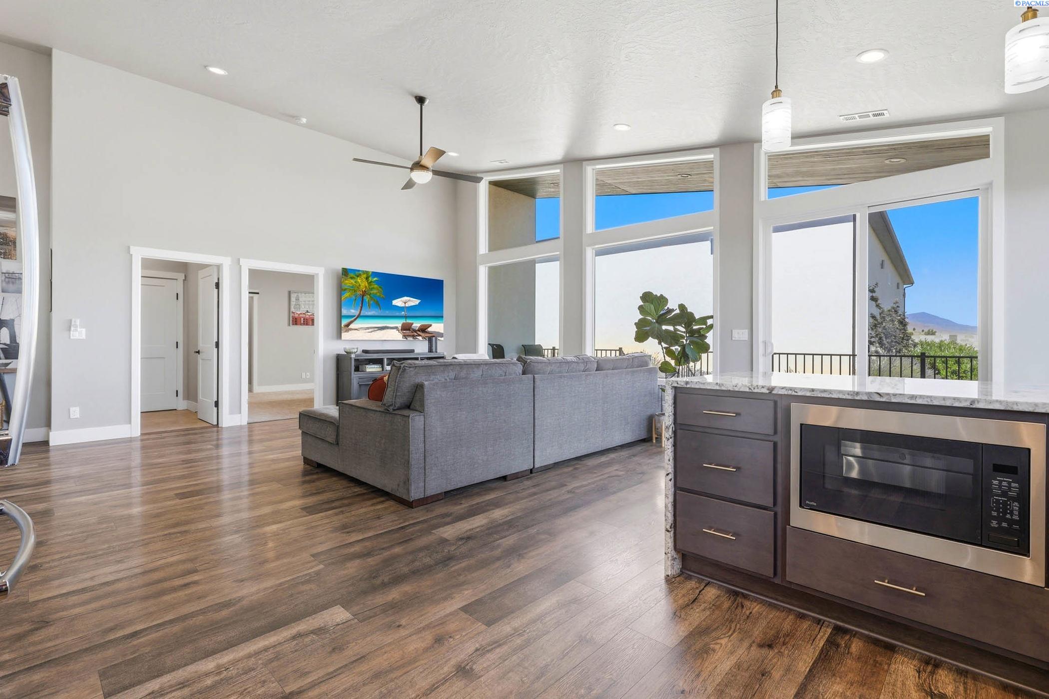 55702 N 370 Pr Ne, Benton City, WA 99320