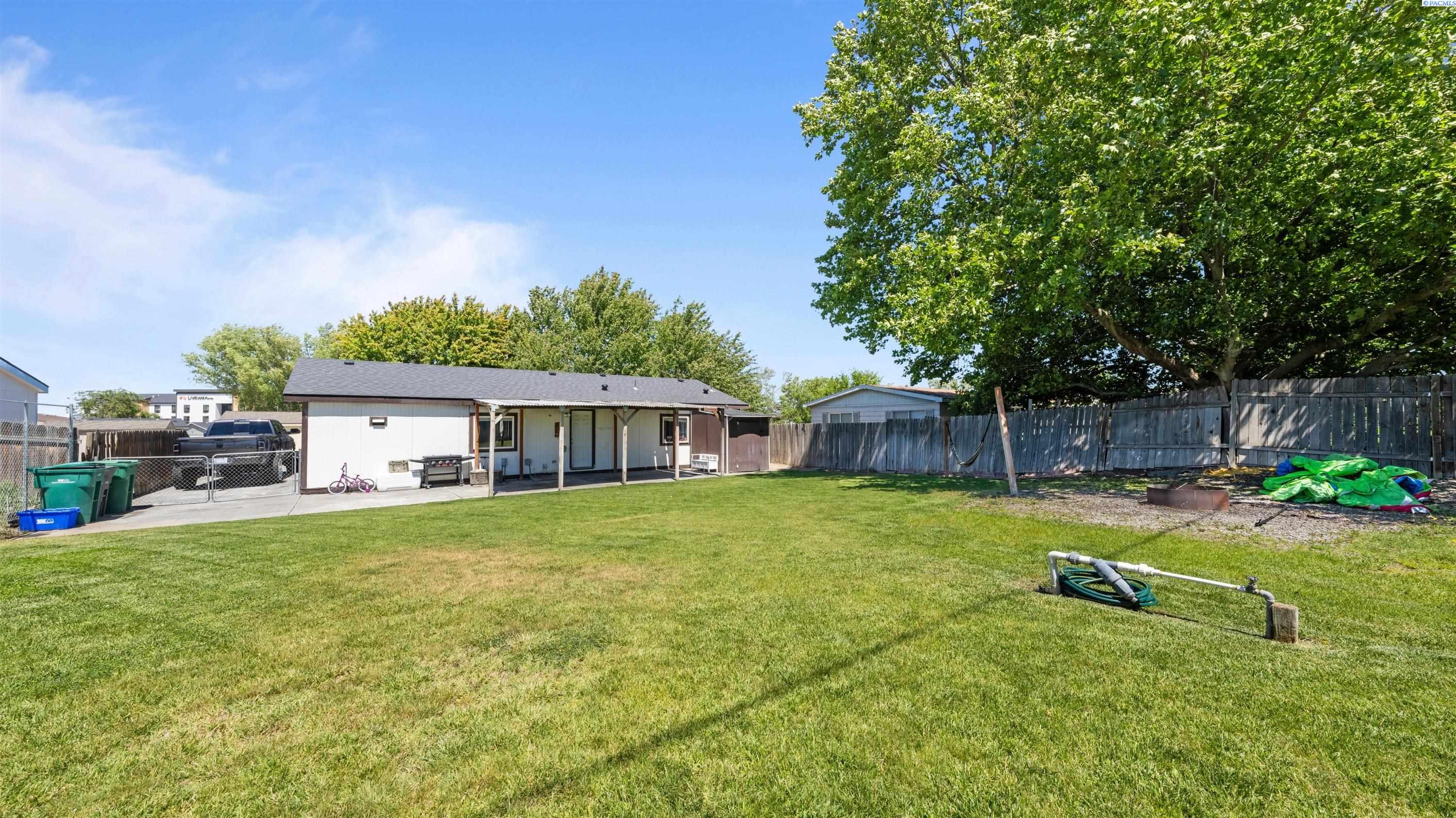 8331 W Yellowstone Ave, Kennewick, WA 99336