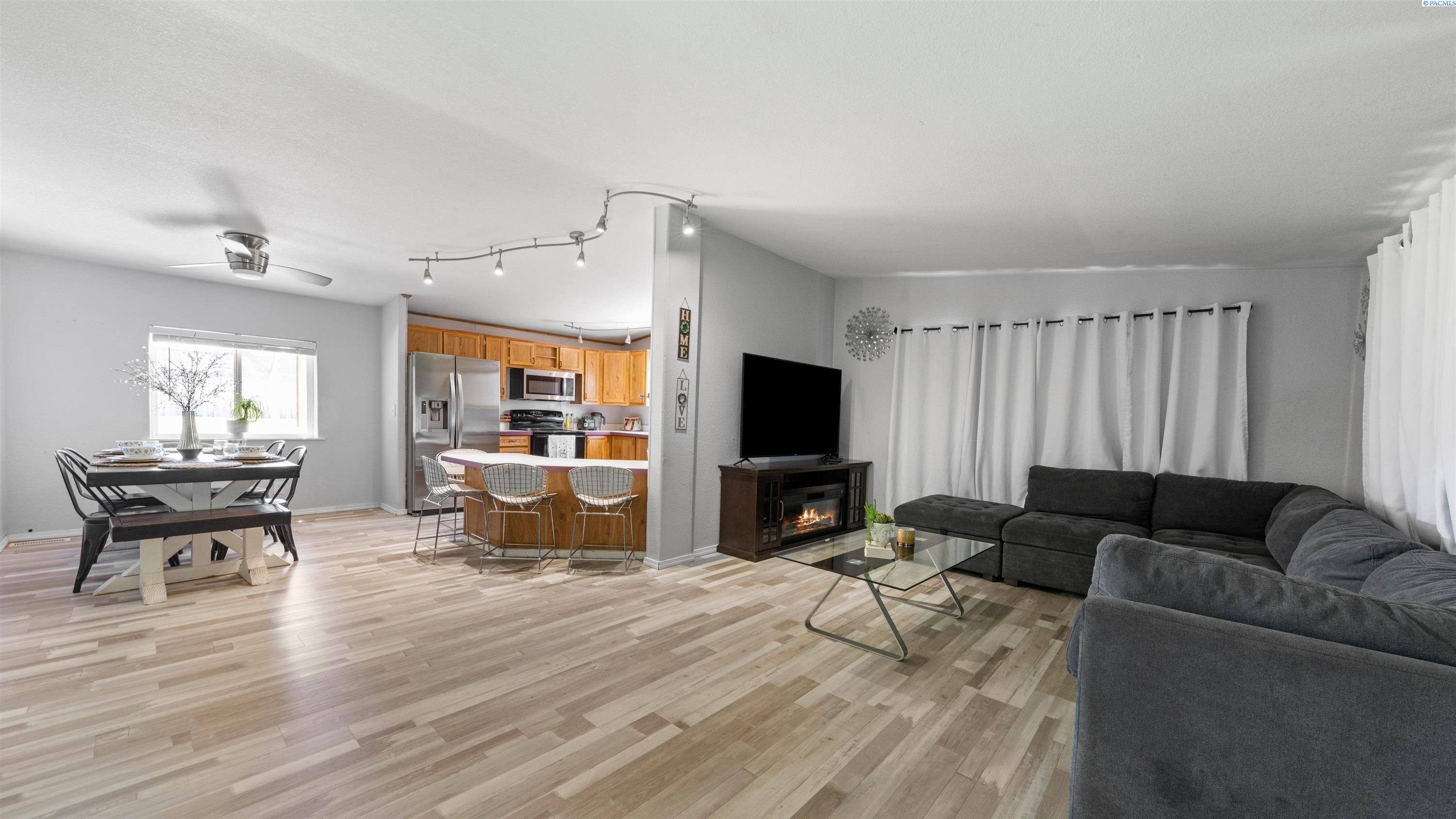 8331 W Yellowstone Ave, Kennewick, WA 99336