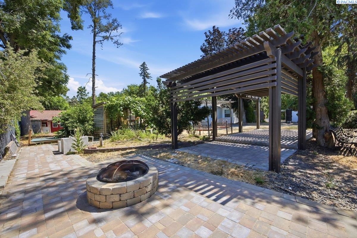 76704 N Yakima River Dr, West Richland, WA 99353-6196