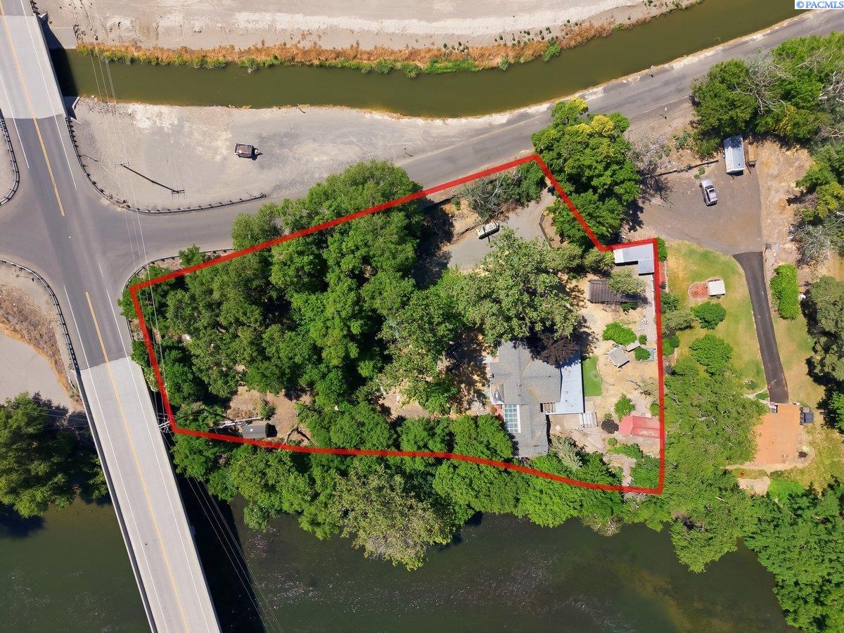 76704 N Yakima River Dr, West Richland, WA 99353-6196