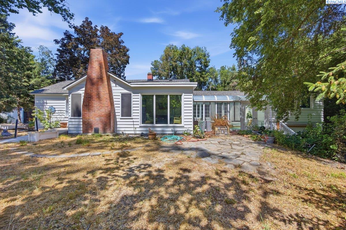 76704 N Yakima River Dr, West Richland, WA 99353-6196