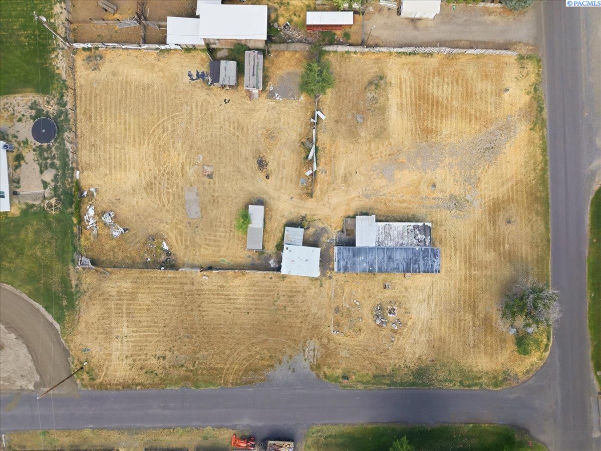 26 Off Pl, Burbank, WA 99323