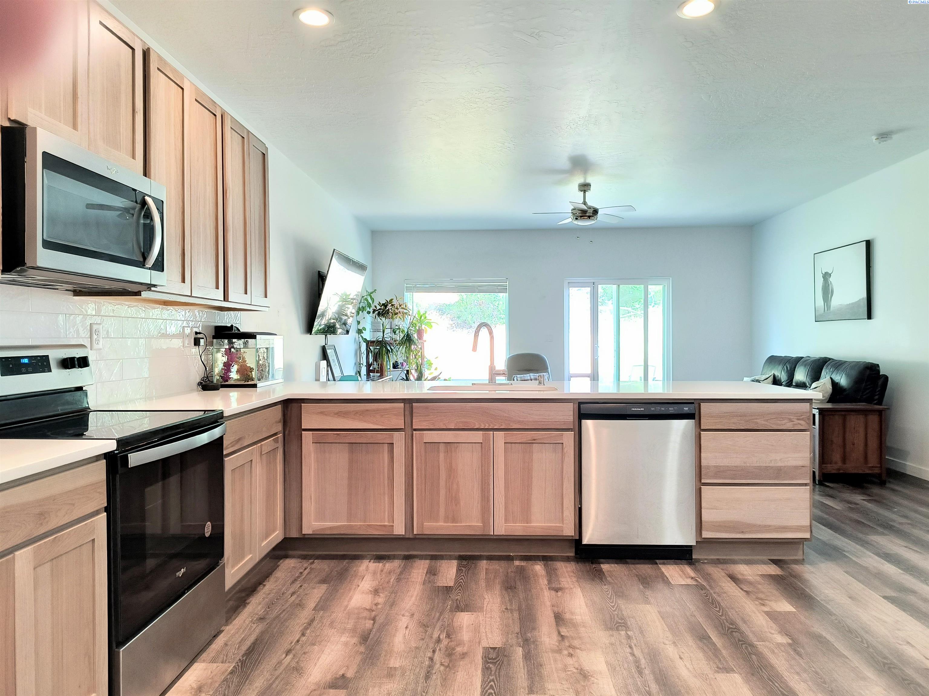 1292 Mary Ave, Benton City, WA 99320