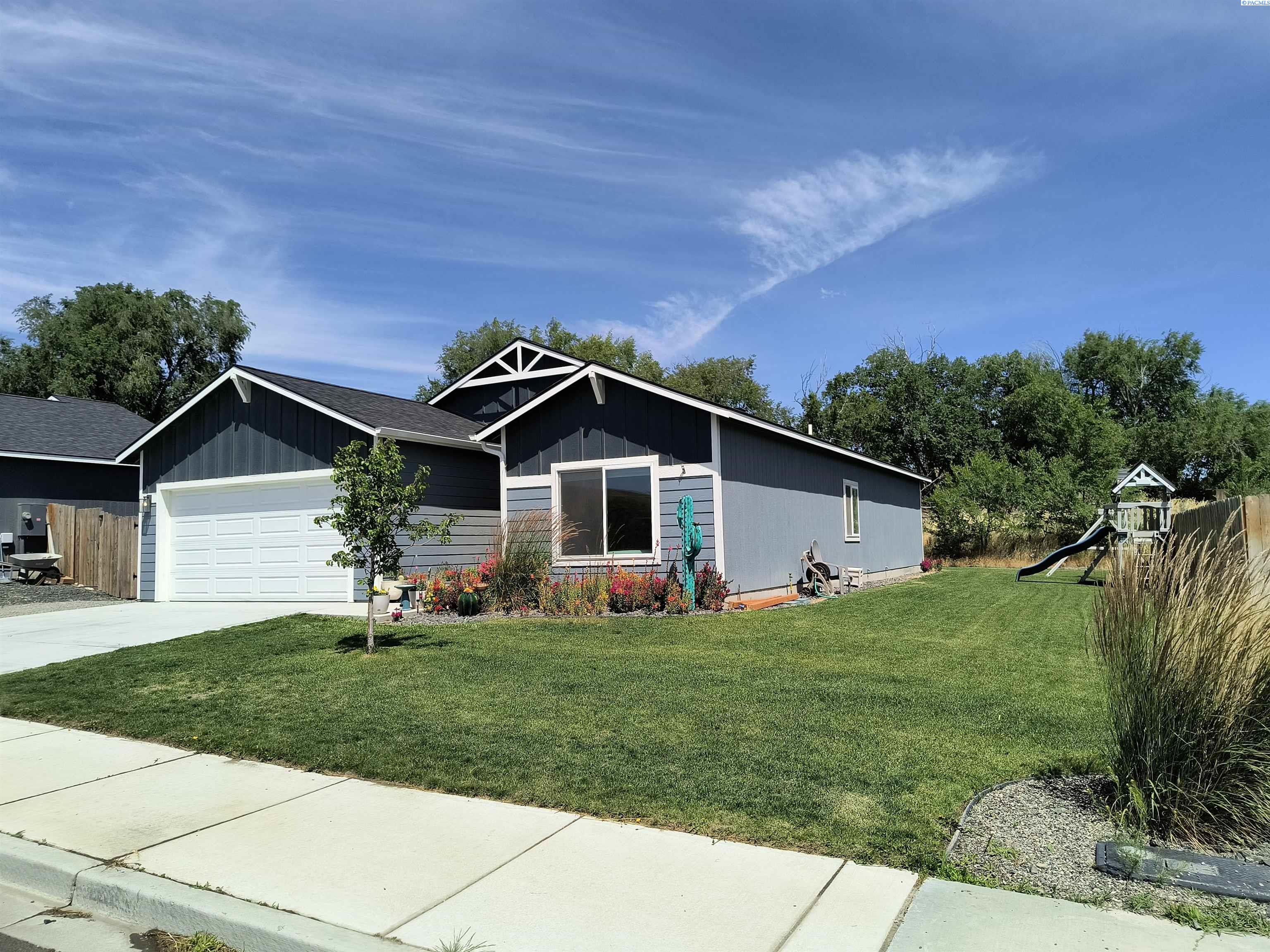1292 Mary Ave, Benton City, WA 99320
