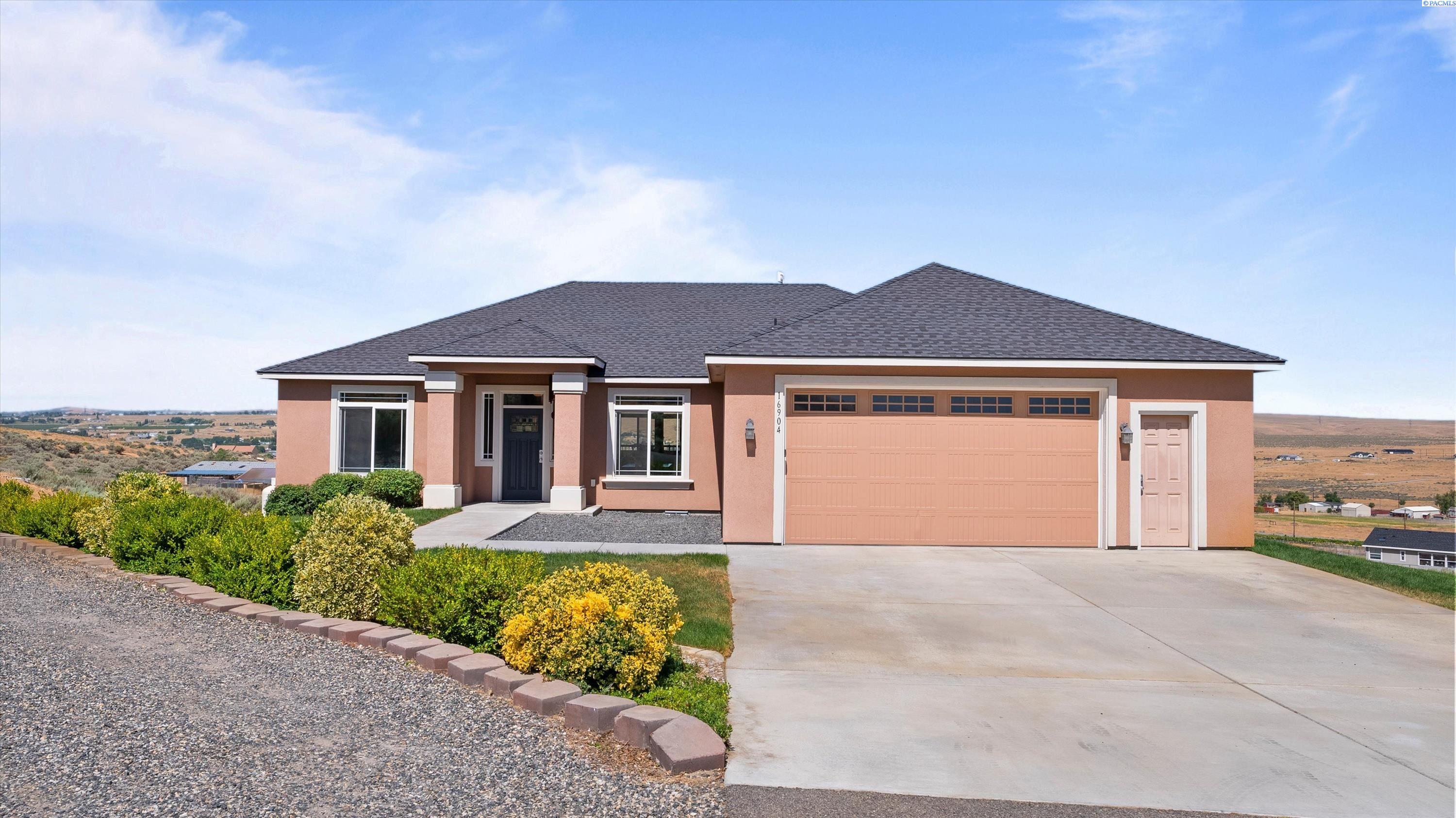 16904 E Love Ln, Benton City, WA 99320
