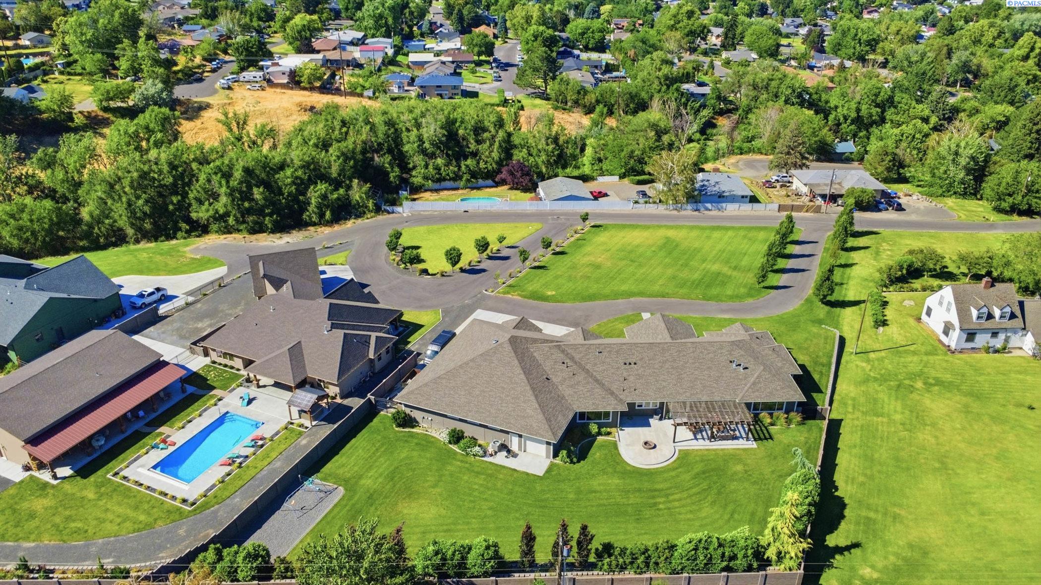 903 W 22nd Pl, Kennewick, WA 99337