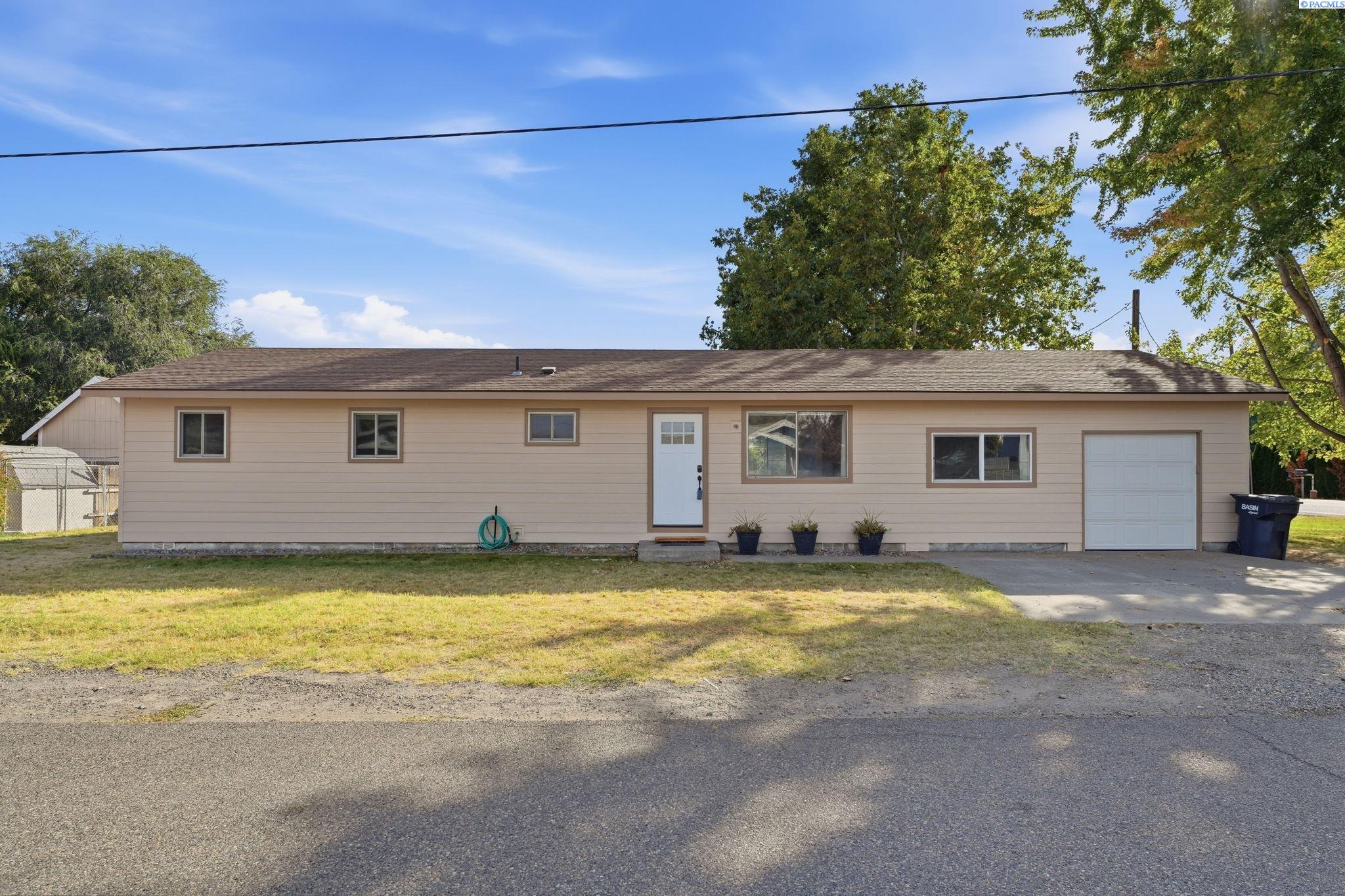 3701 Grant Loop, West Richland, WA 99353