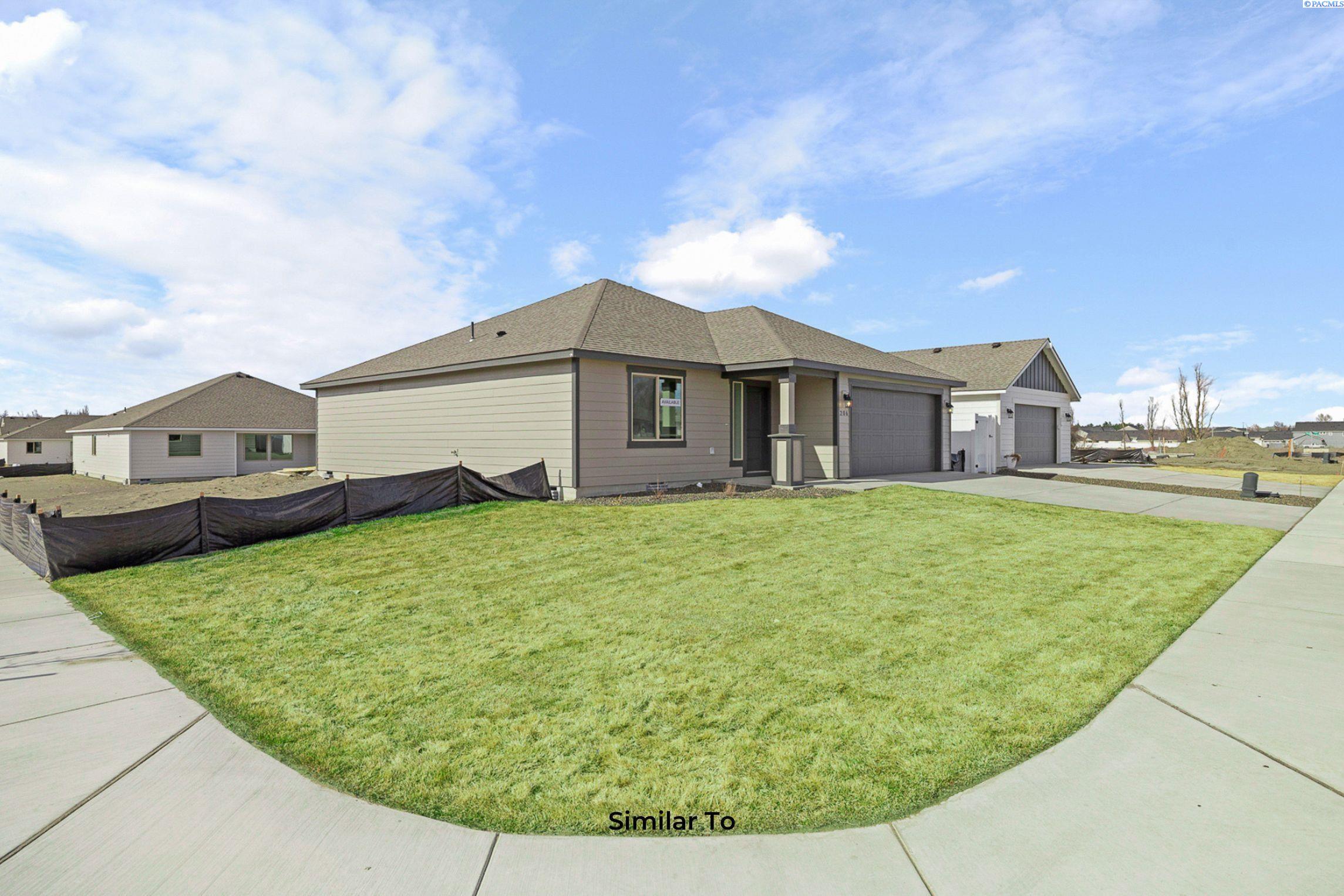 722 Honeylicious St, Richland, WA 99352