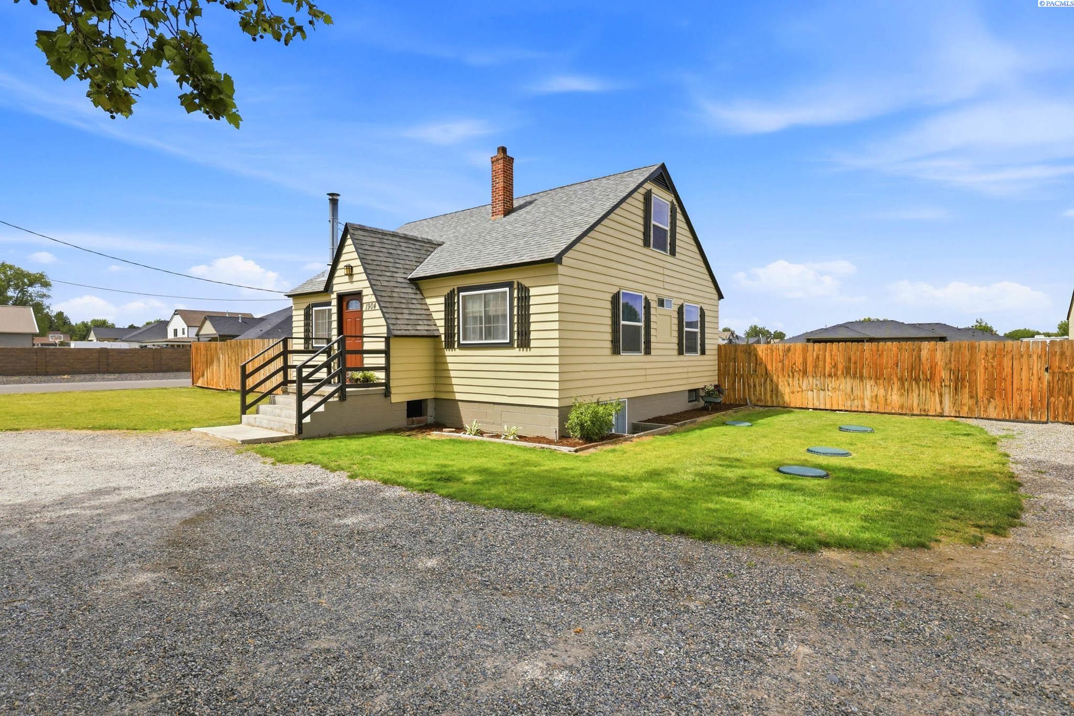 1904 Road 64, Pasco, WA 99301