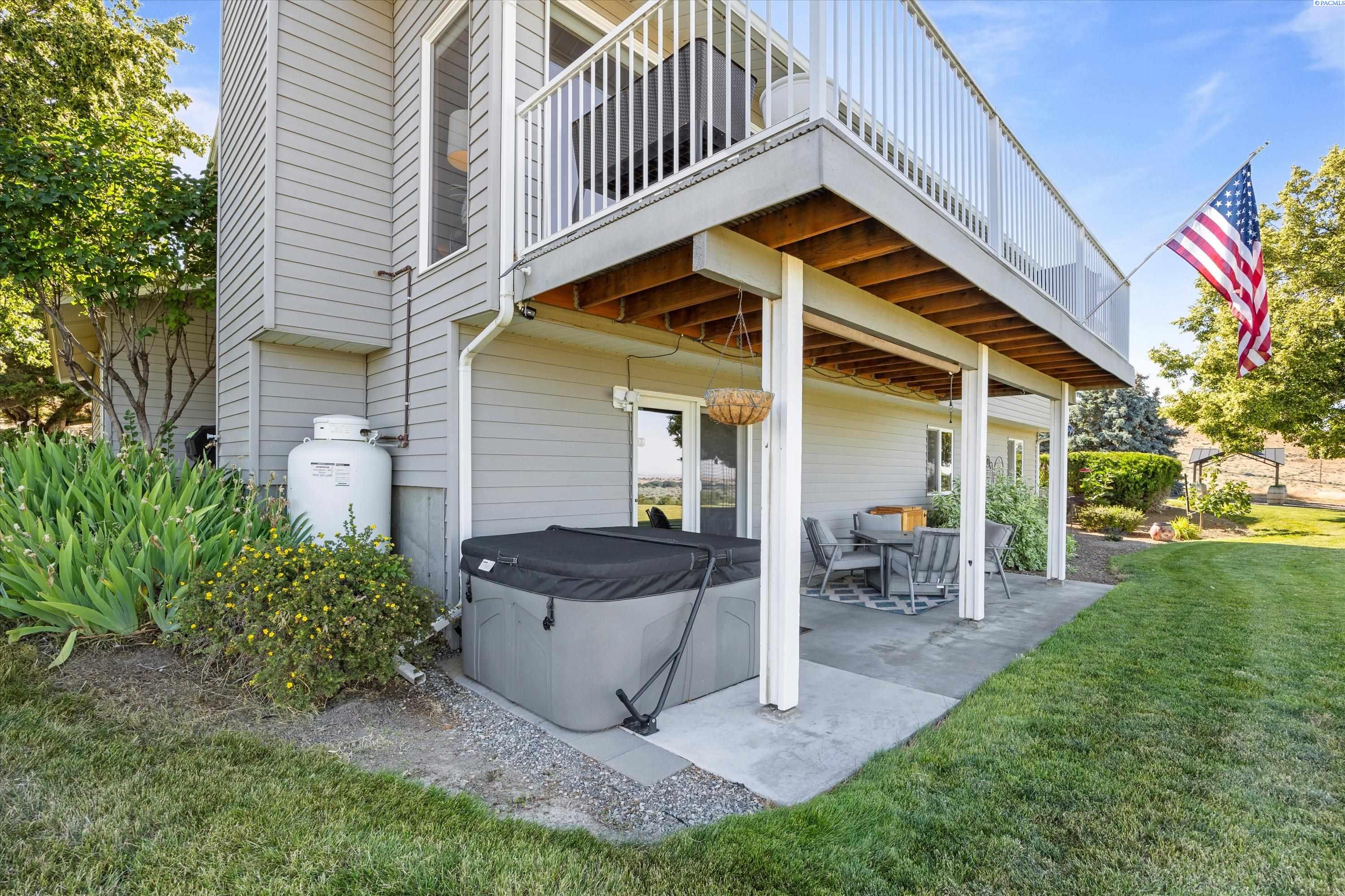 703 S 48th Ave, West Richland, WA 99353