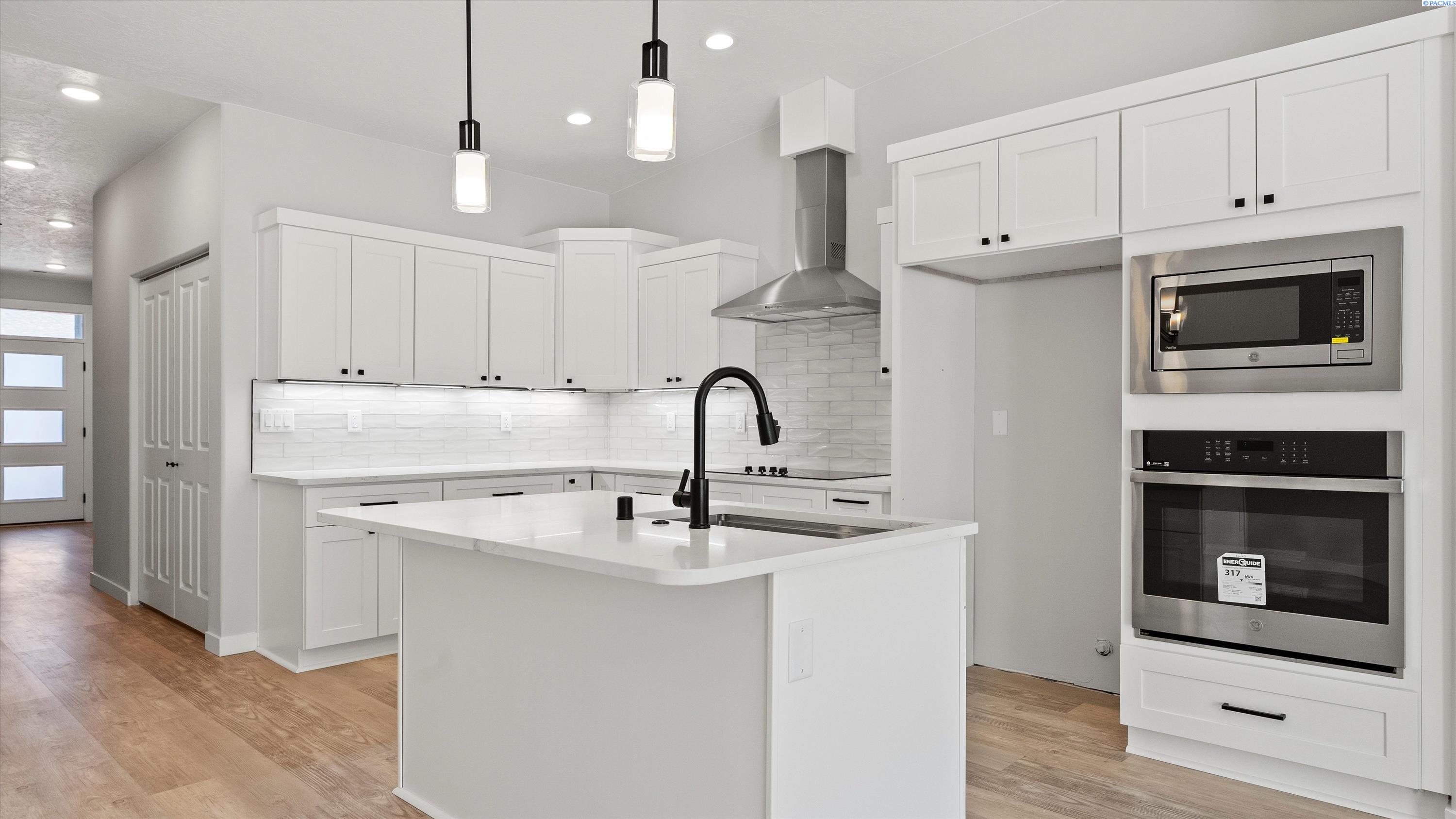 1313 Kalani Ct, West Richland, WA 99353