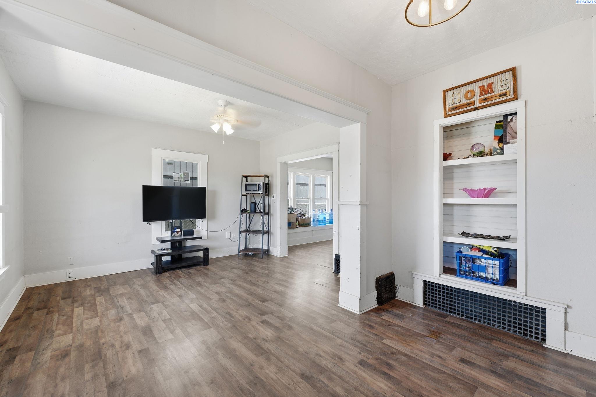307 W Bonneville St, Pasco, WA 99301