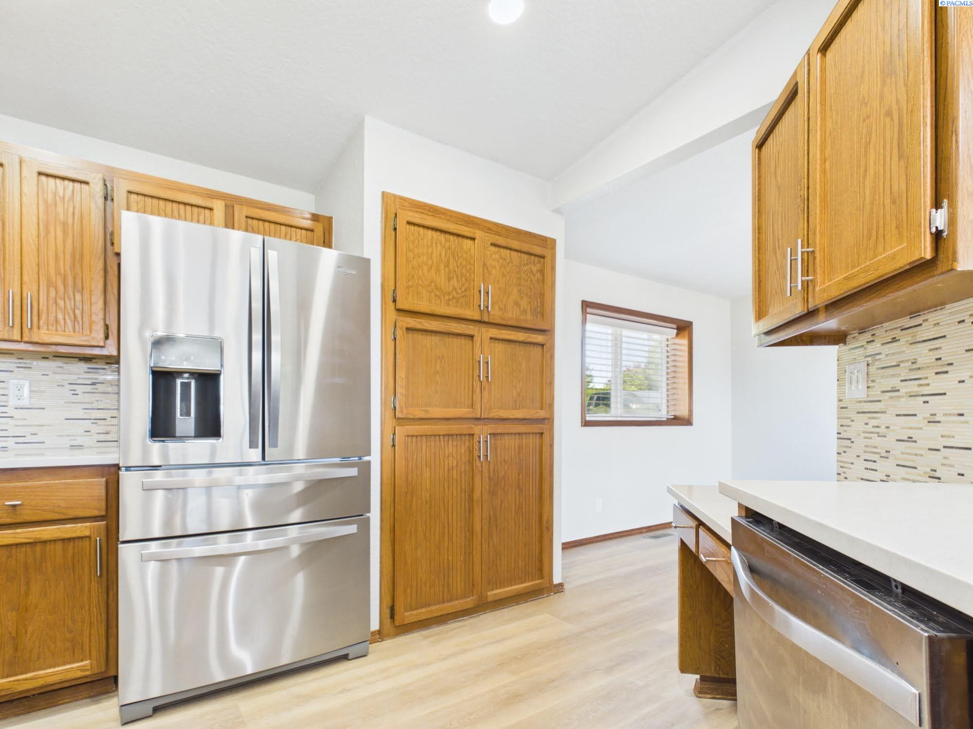 4710 Desert Plateau Dr, Pasco, WA 99301