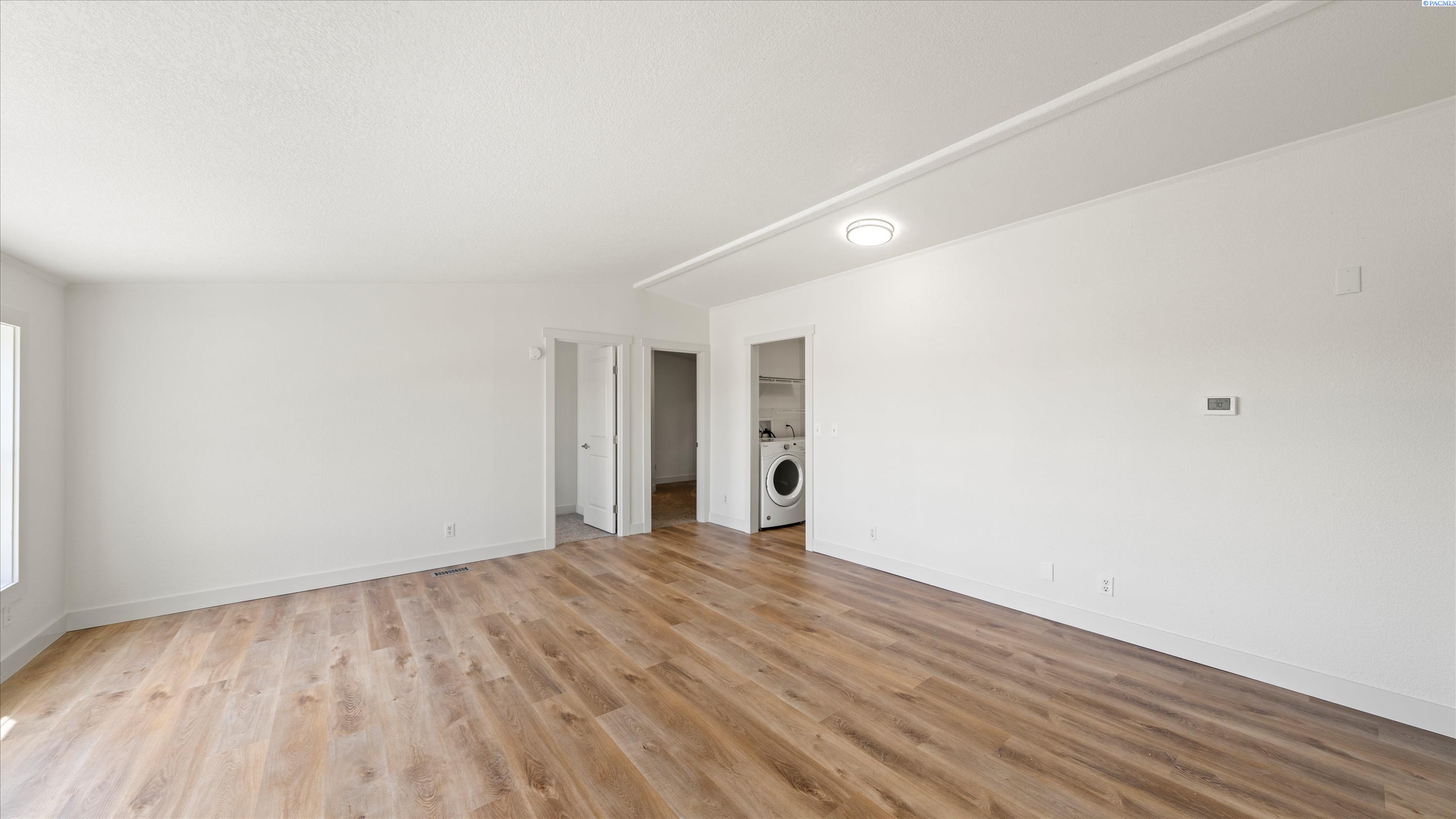 910 S 4th Ave, Pasco, WA 99301