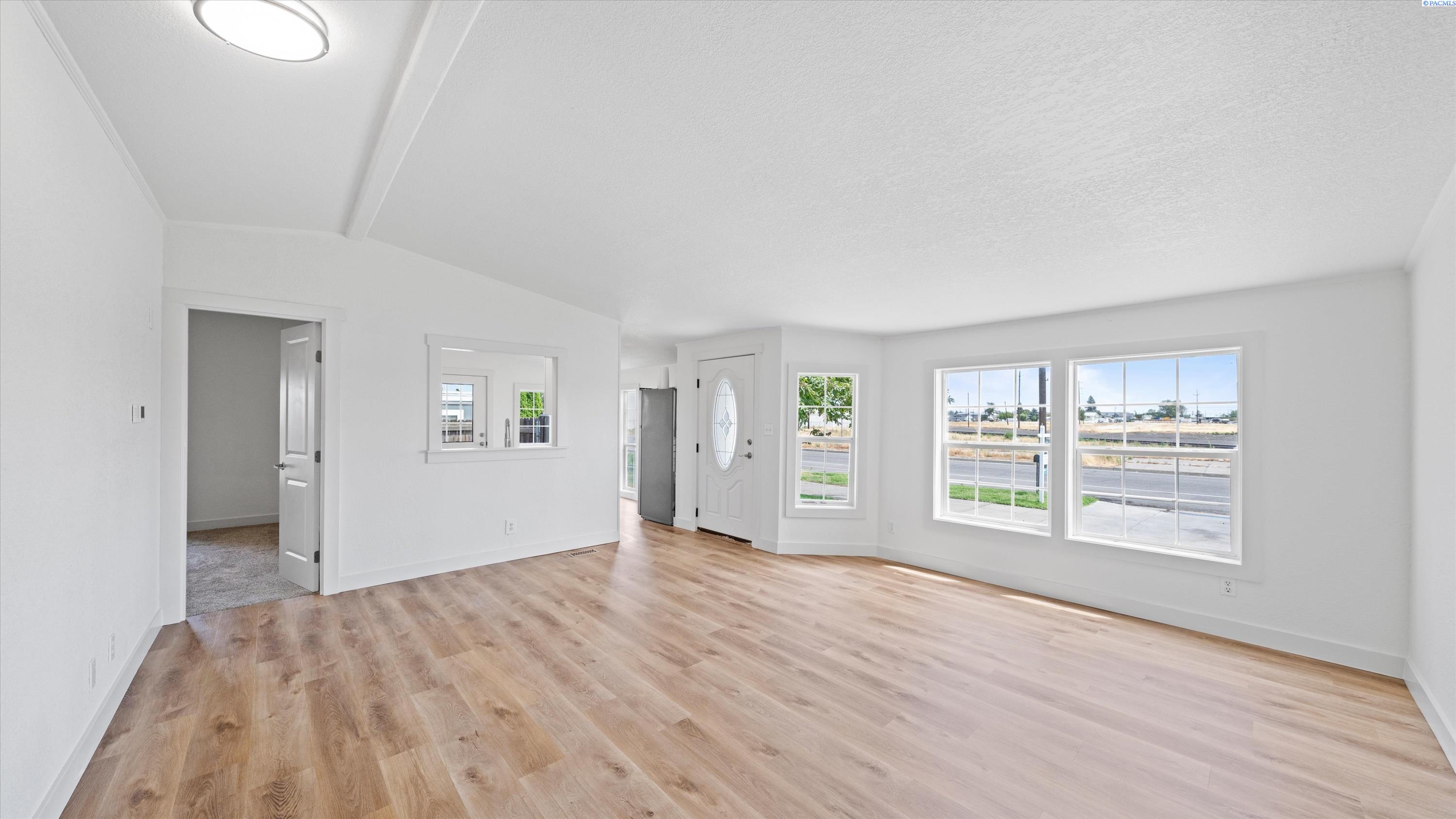 910 S 4th Ave, Pasco, WA 99301