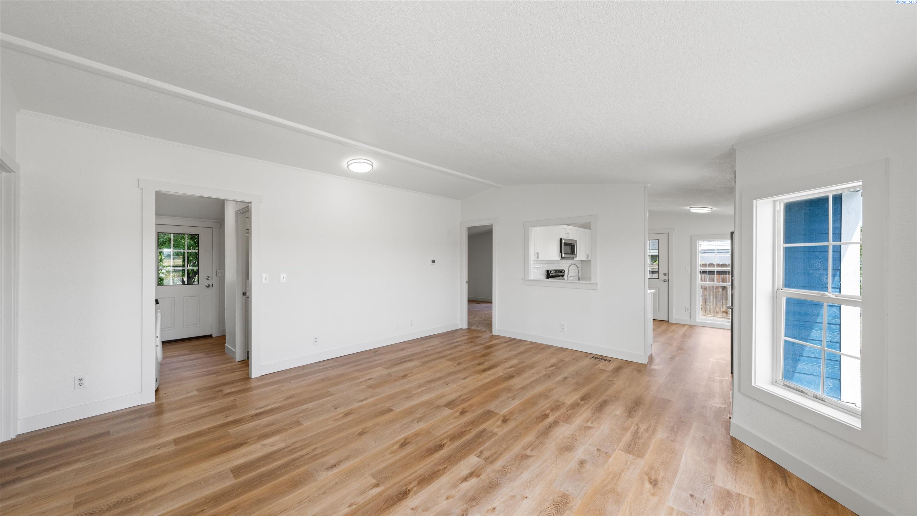 910 S 4th Ave, Pasco, WA 99301