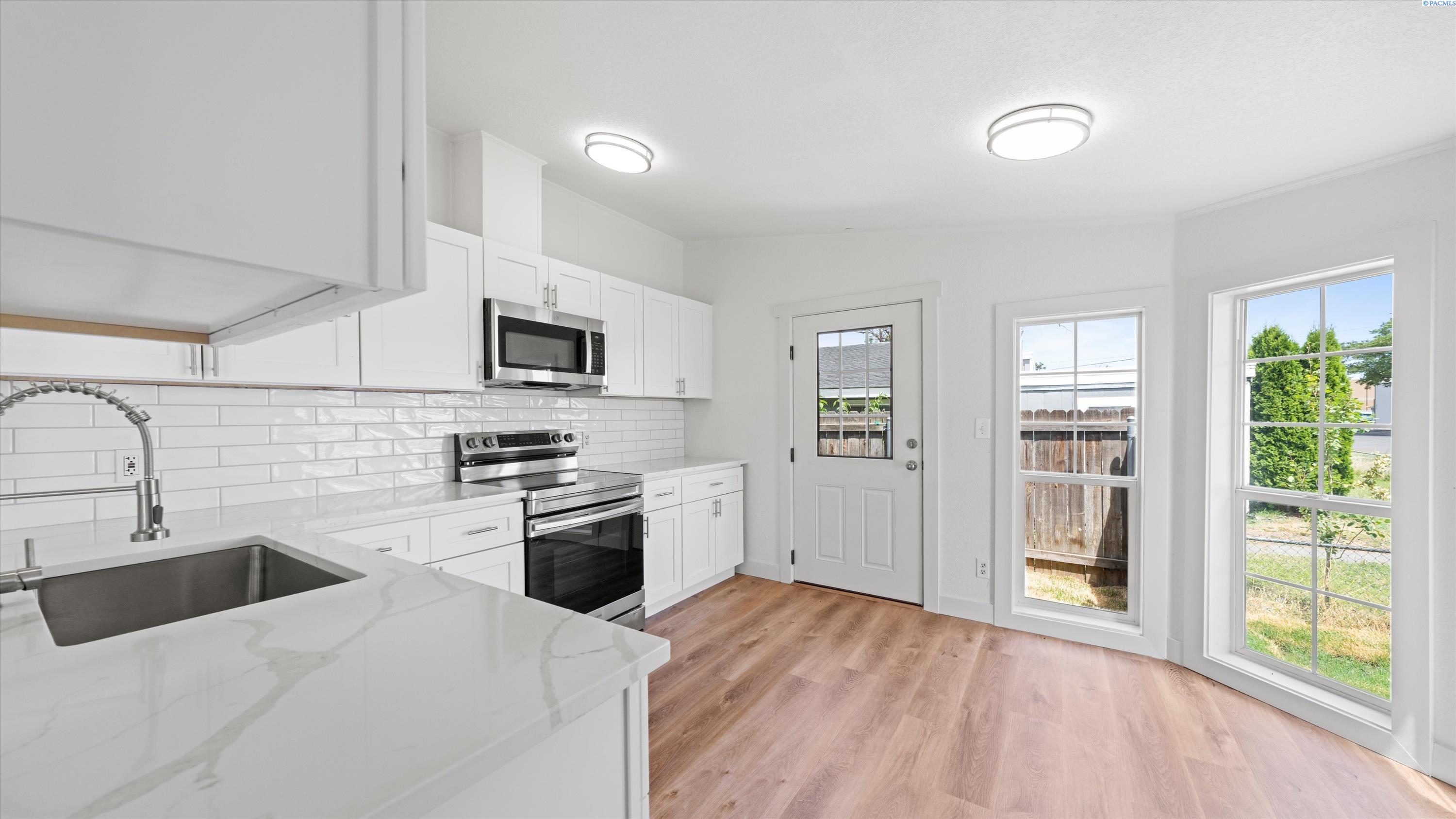 910 S 4th Ave, Pasco, WA 99301