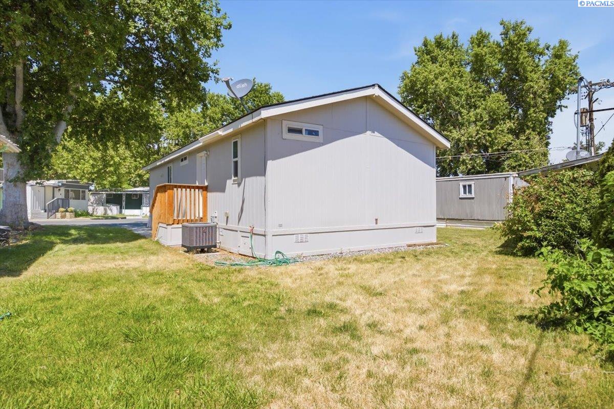 48 Nuclear Ln, Richland, WA 99352
