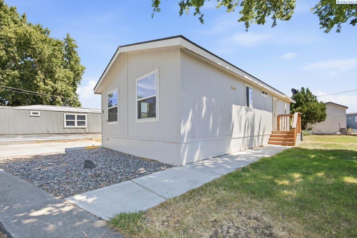 48 Nuclear Ln, Richland, WA 99352