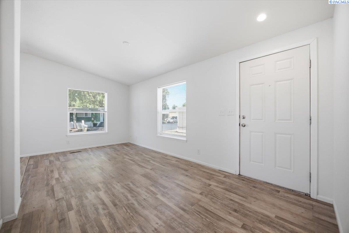 48 Nuclear Ln, Richland, WA 99352