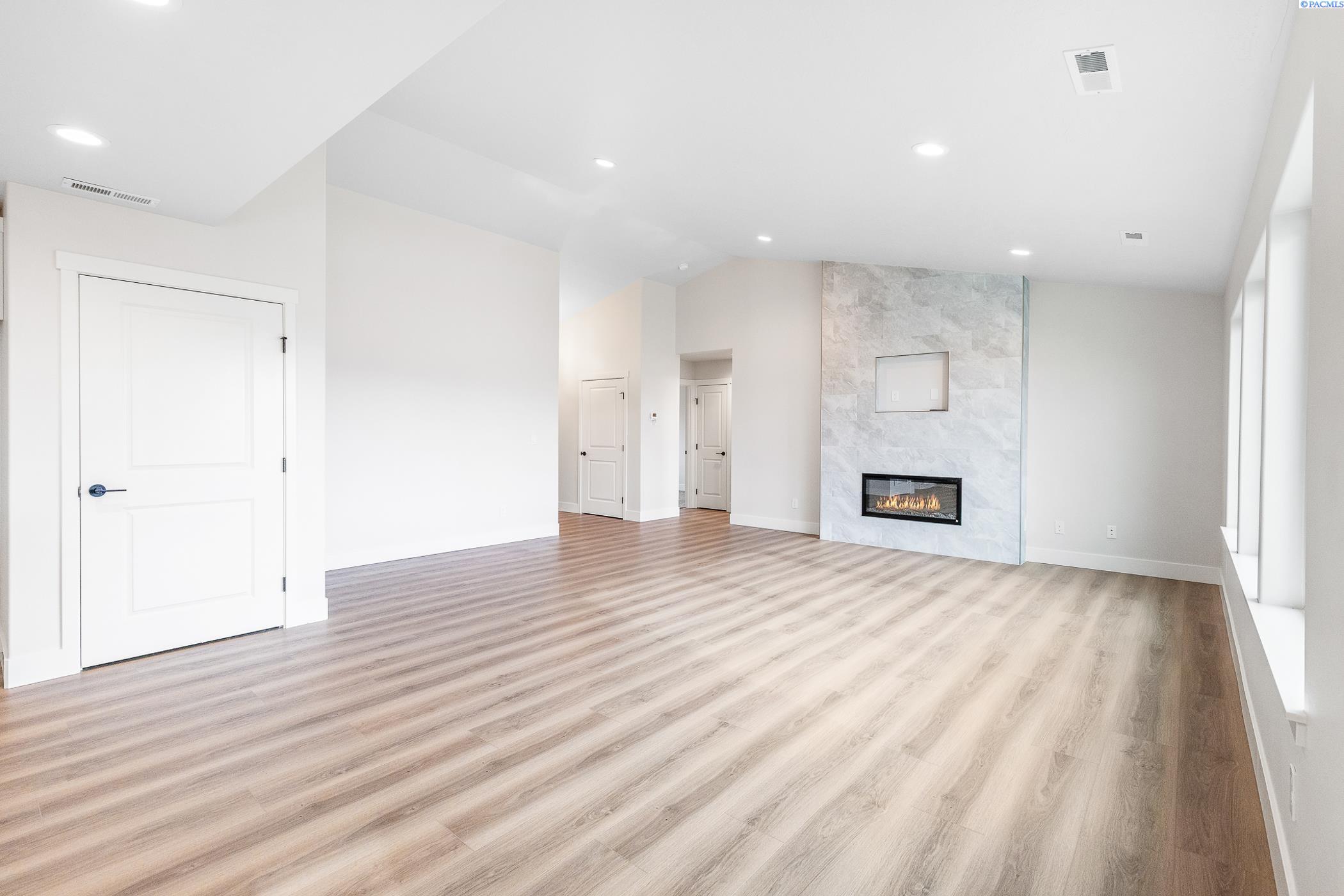 6507 W 28th Ave, Kennewick, WA 99338