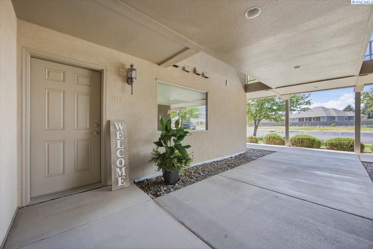 3710 W Canyon Lakes Dr L 104, Kennewick, WA 99337