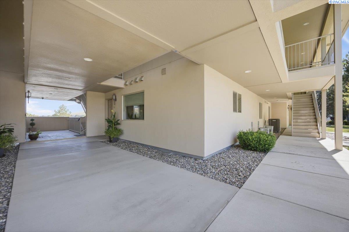 3710 W Canyon Lakes Dr L 104, Kennewick, WA 99337