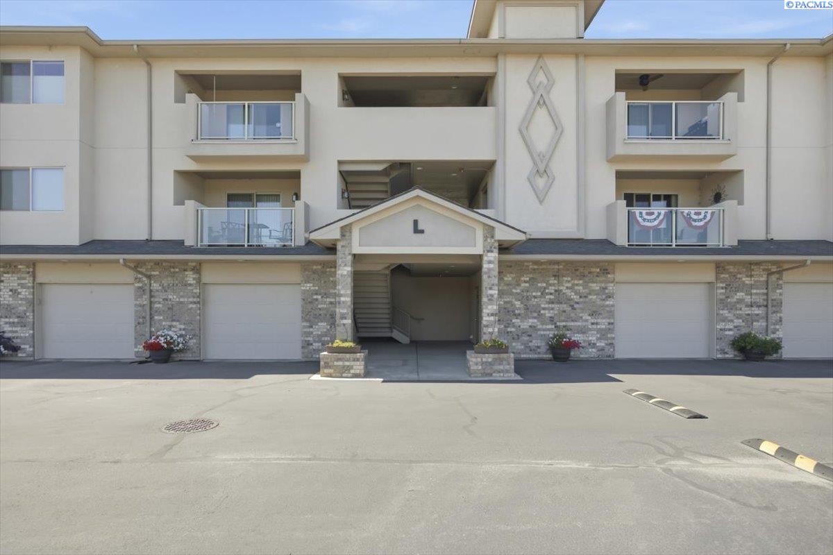 3710 W Canyon Lakes Dr L 104, Kennewick, WA 99337