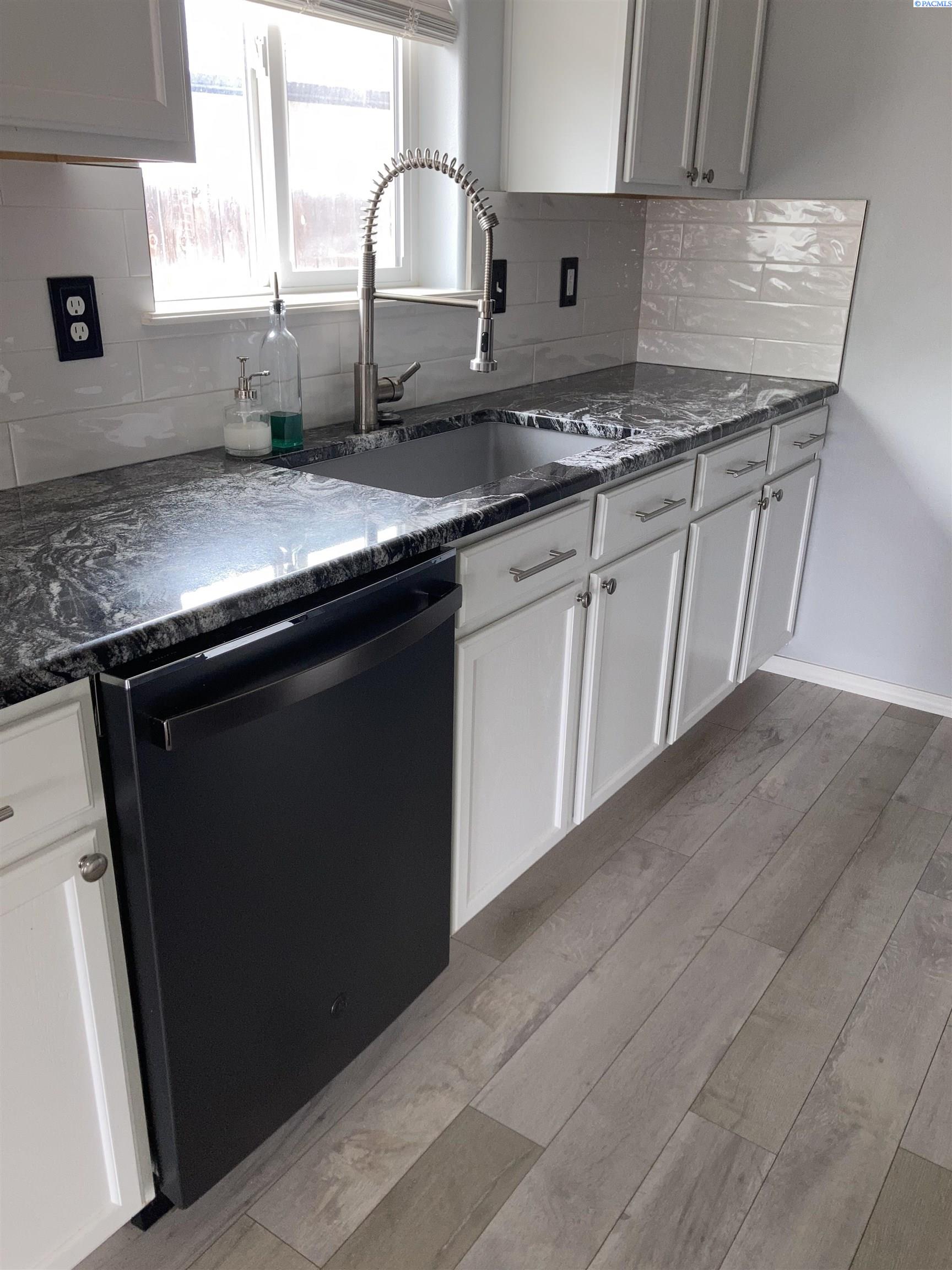 8019 W 6th Ave, Kennewick, WA 99336