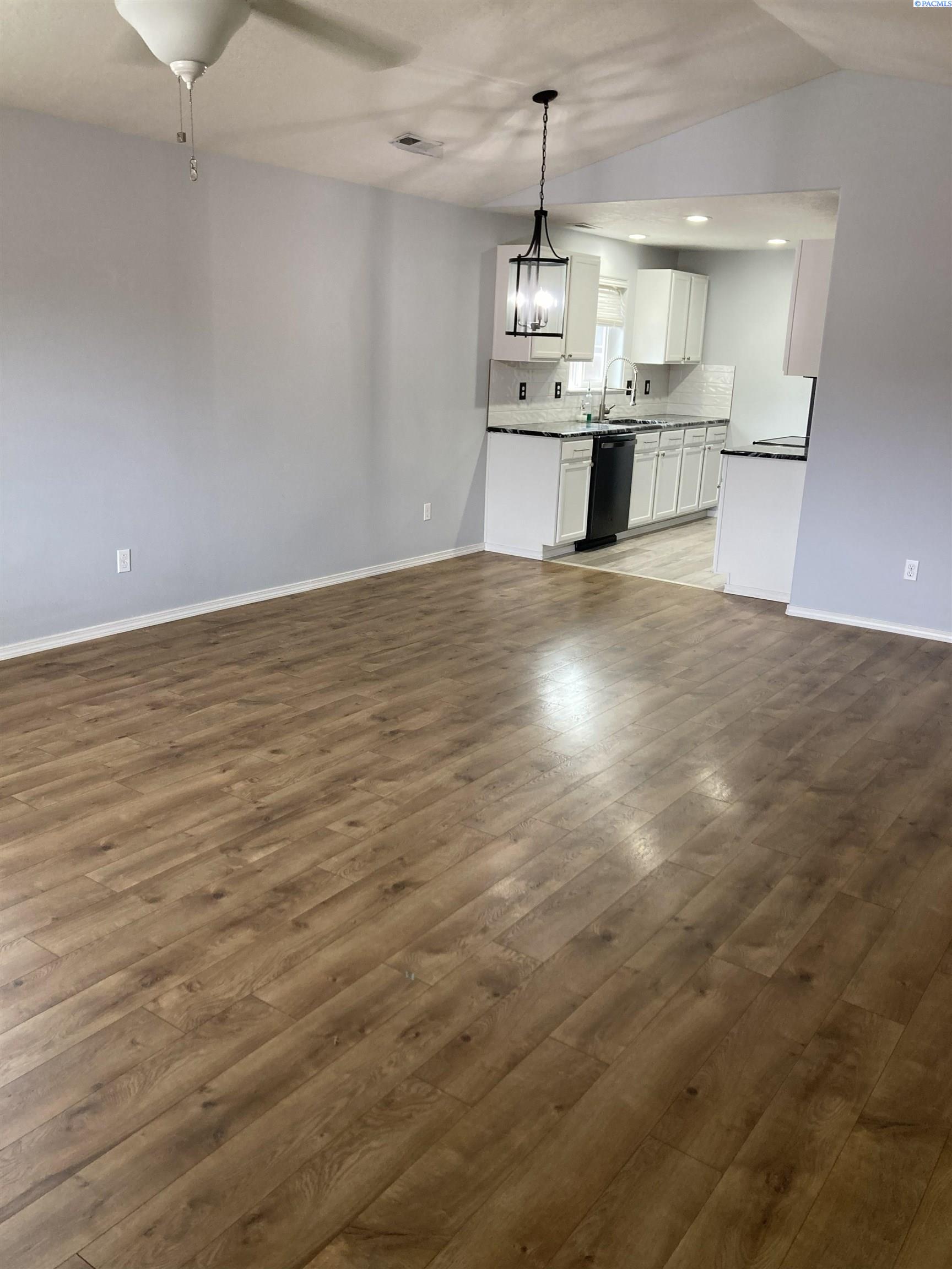 8019 W 6th Ave, Kennewick, WA 99336