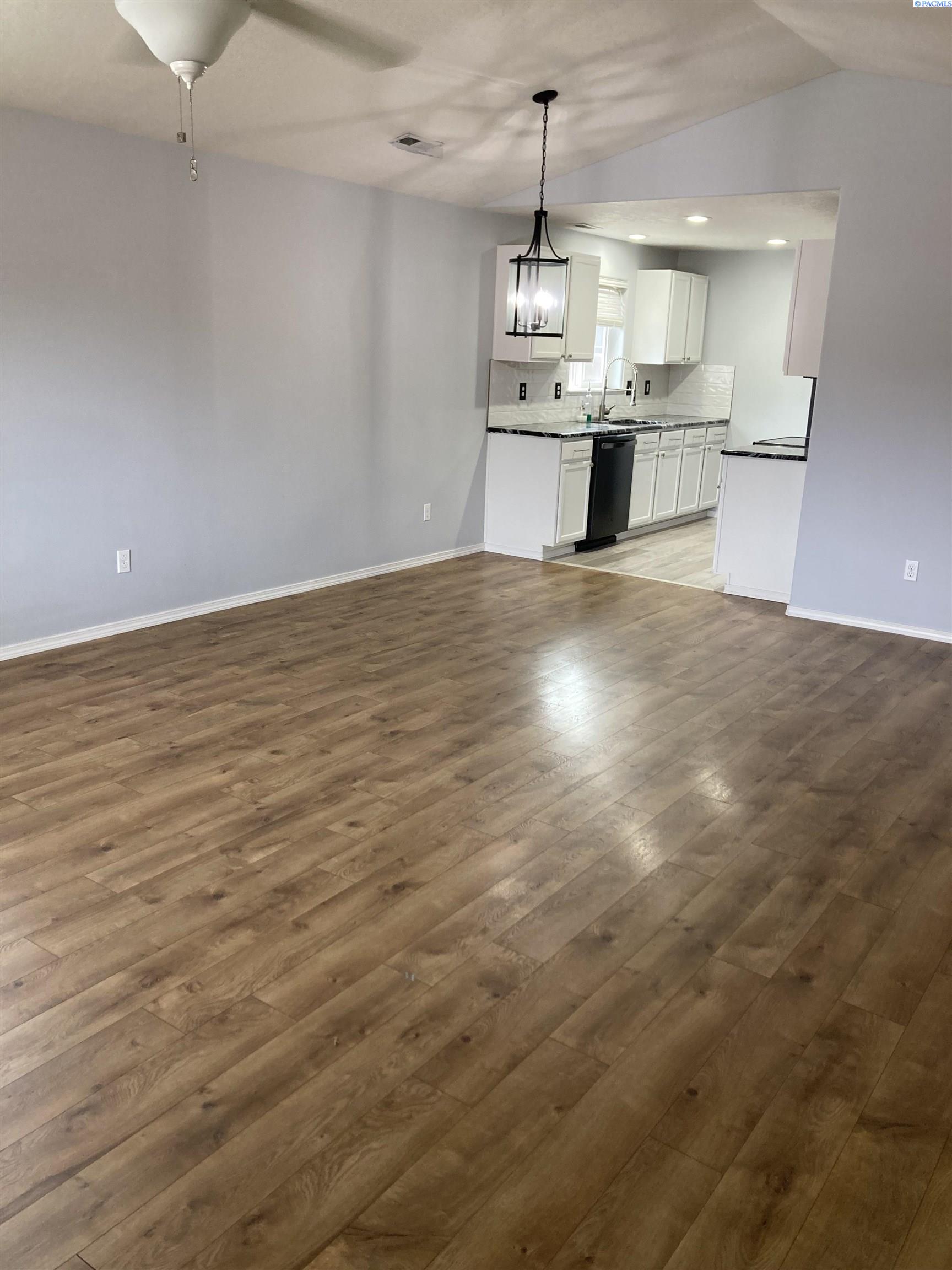 8019 W 6th Ave, Kennewick, WA 99336