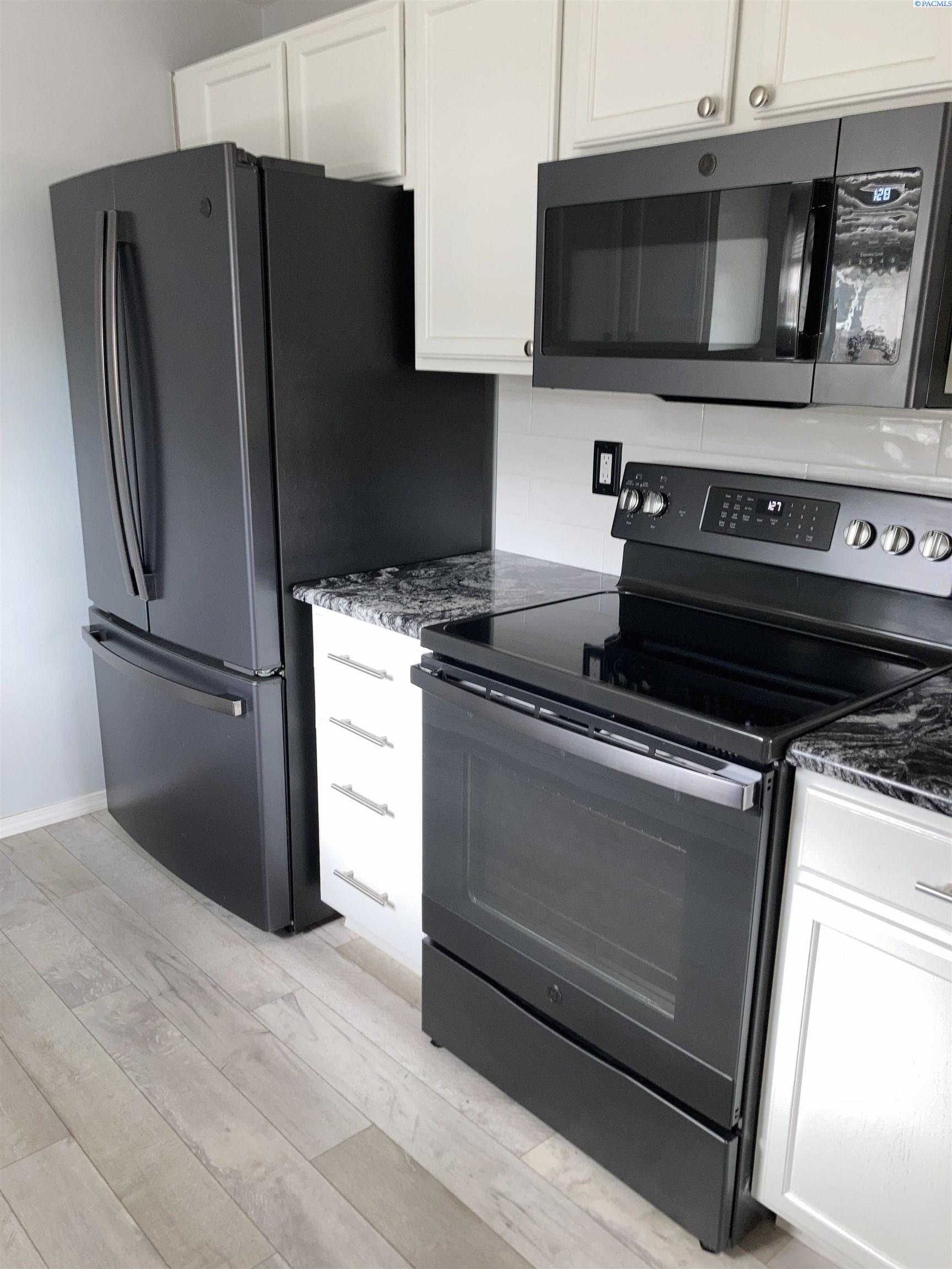8019 W 6th Ave, Kennewick, WA 99336