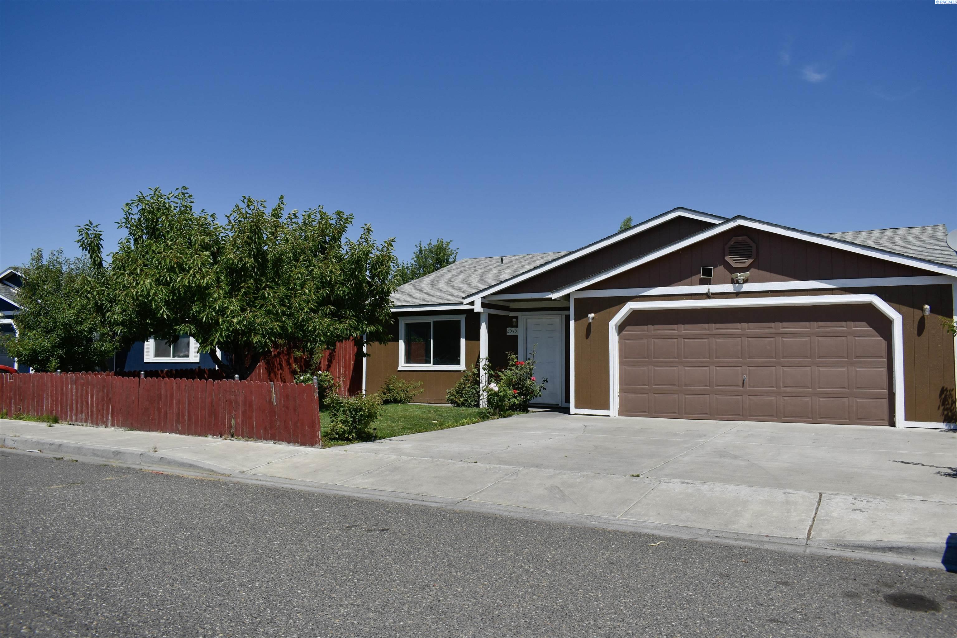 2515 E Adelia, Pasco, WA 99301