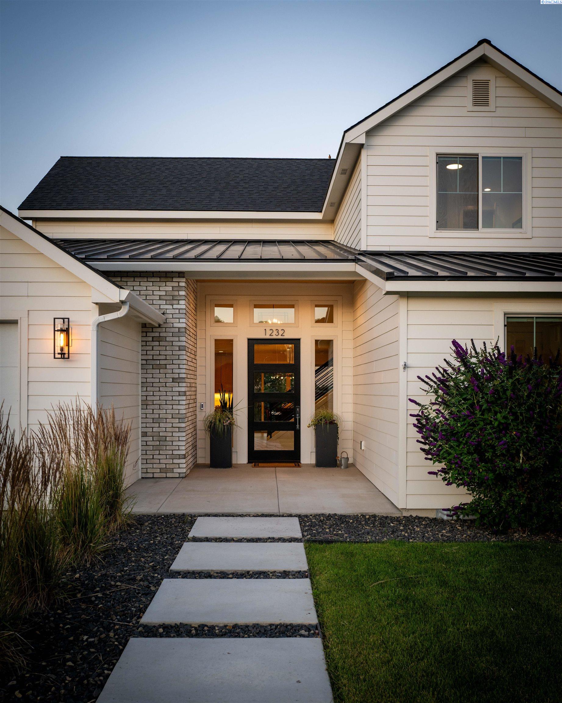 1232 Meadow Hills Dr, Richland, WA 99352