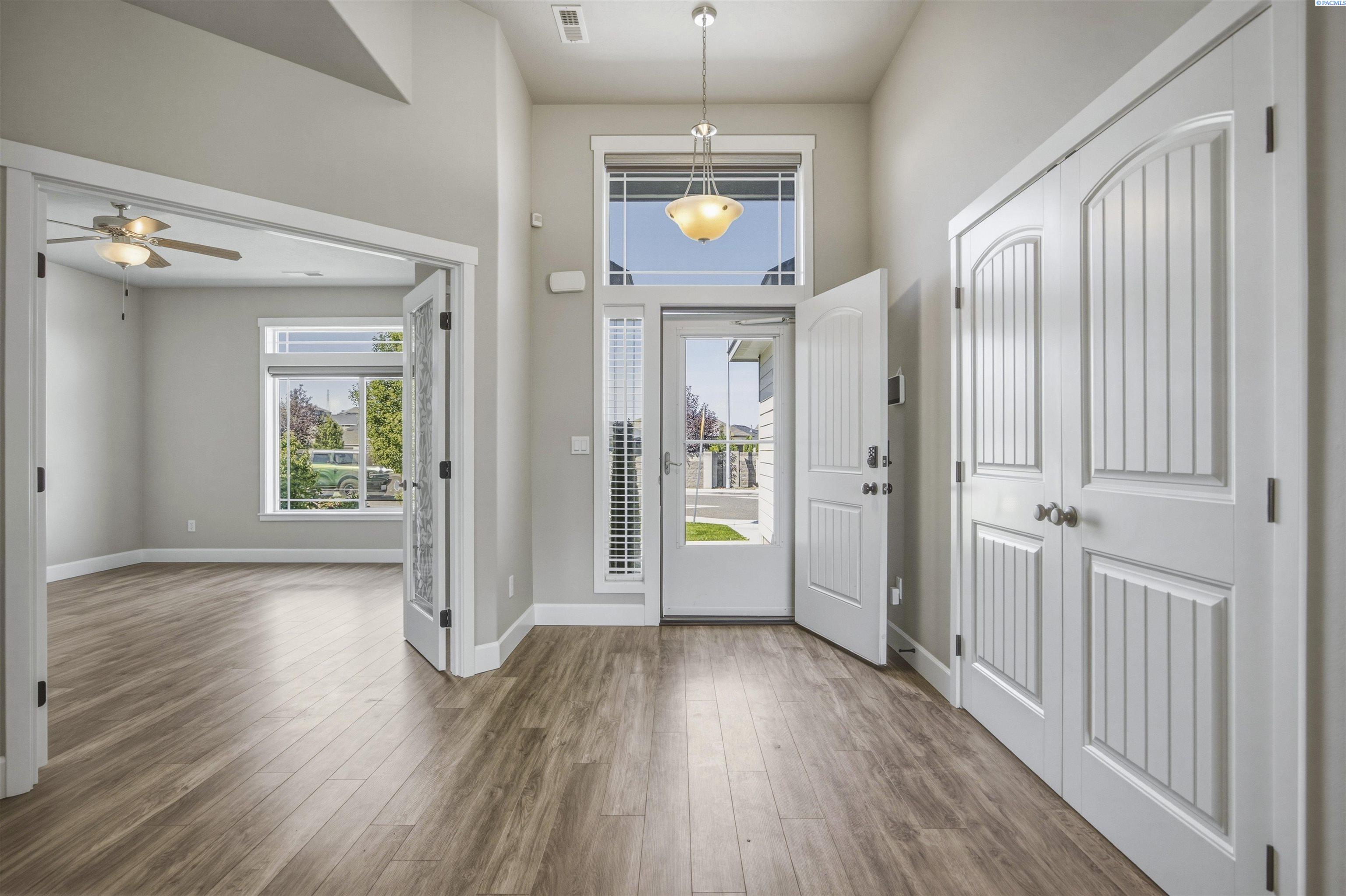 6988 W 31st Ave, Kennewick, WA 99338